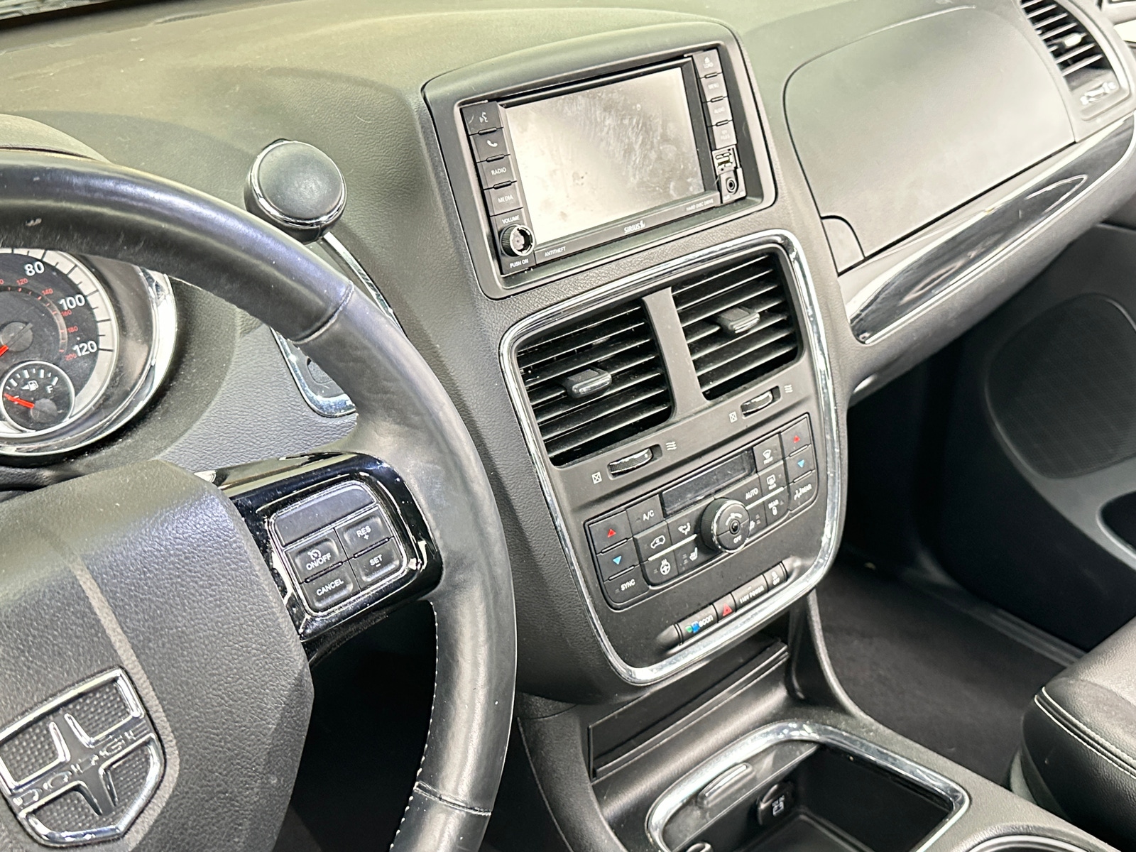 Thumbnail: 2016 Dodge Grand Caravan - 3