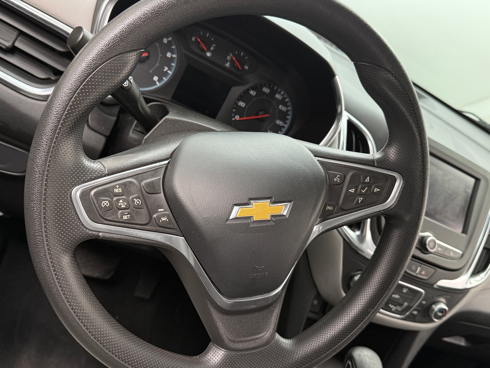 Thumbnail: 2022 Chevrolet Equinox - 5