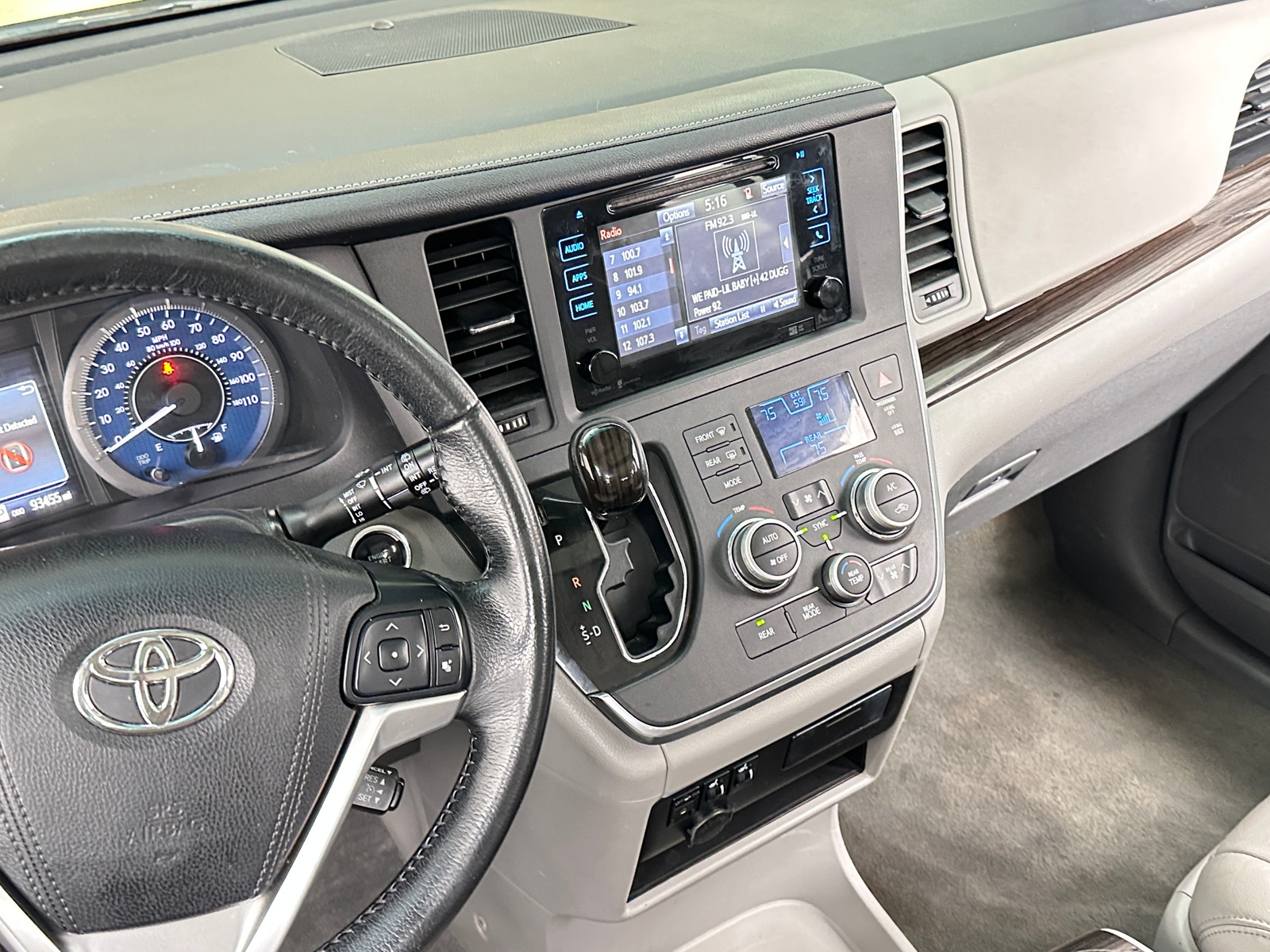Thumbnail: 2015 Toyota Sienna - 2