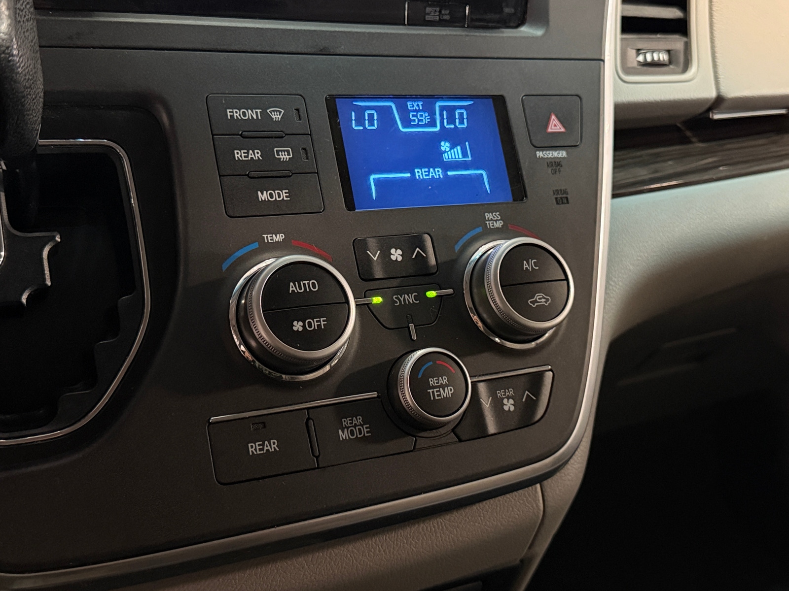 Thumbnail: 2015 Toyota Sienna - 3