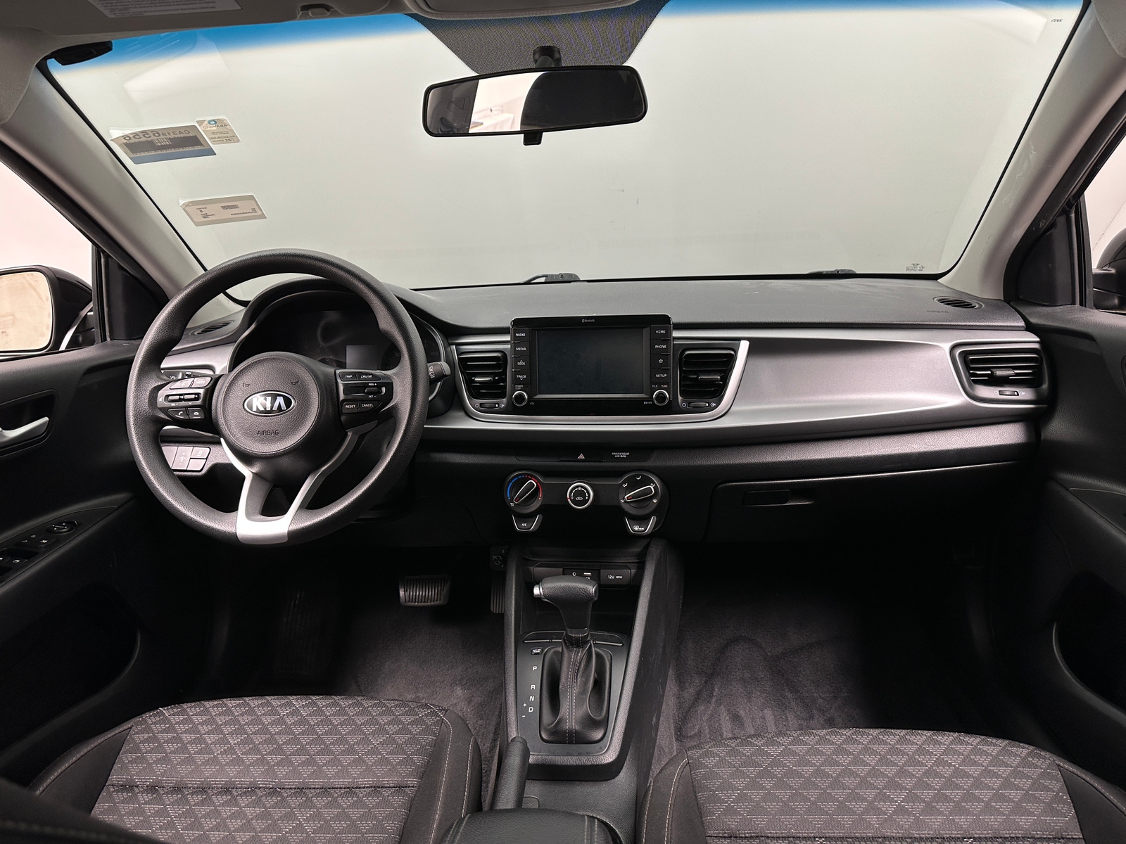 Thumbnail: 2020 Kia Rio - 3