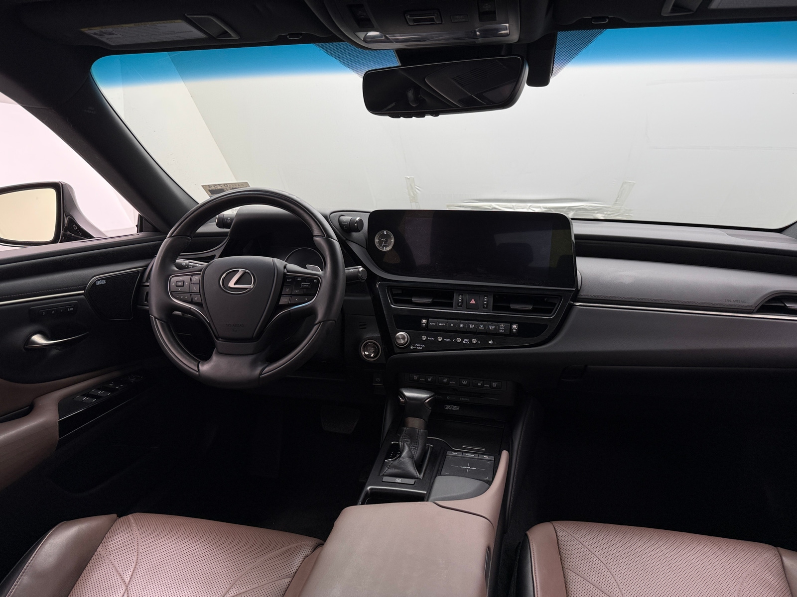 Thumbnail: 2022 Lexus ES - 2