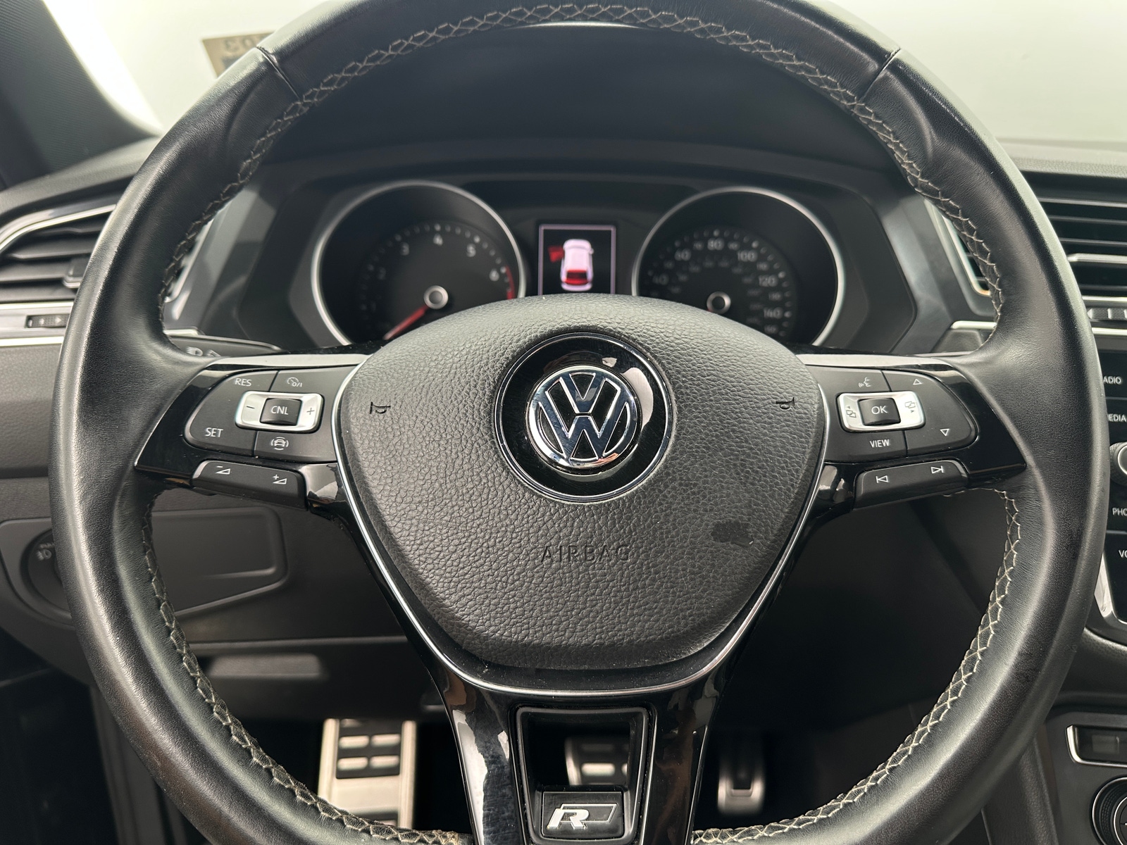 Thumbnail: 2020 Volkswagen Tiguan - 4