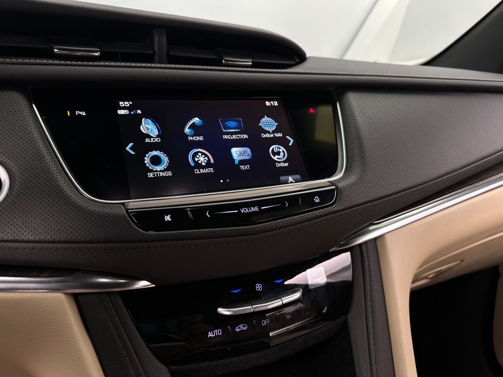 Thumbnail: 2019 Cadillac XT5 - 3