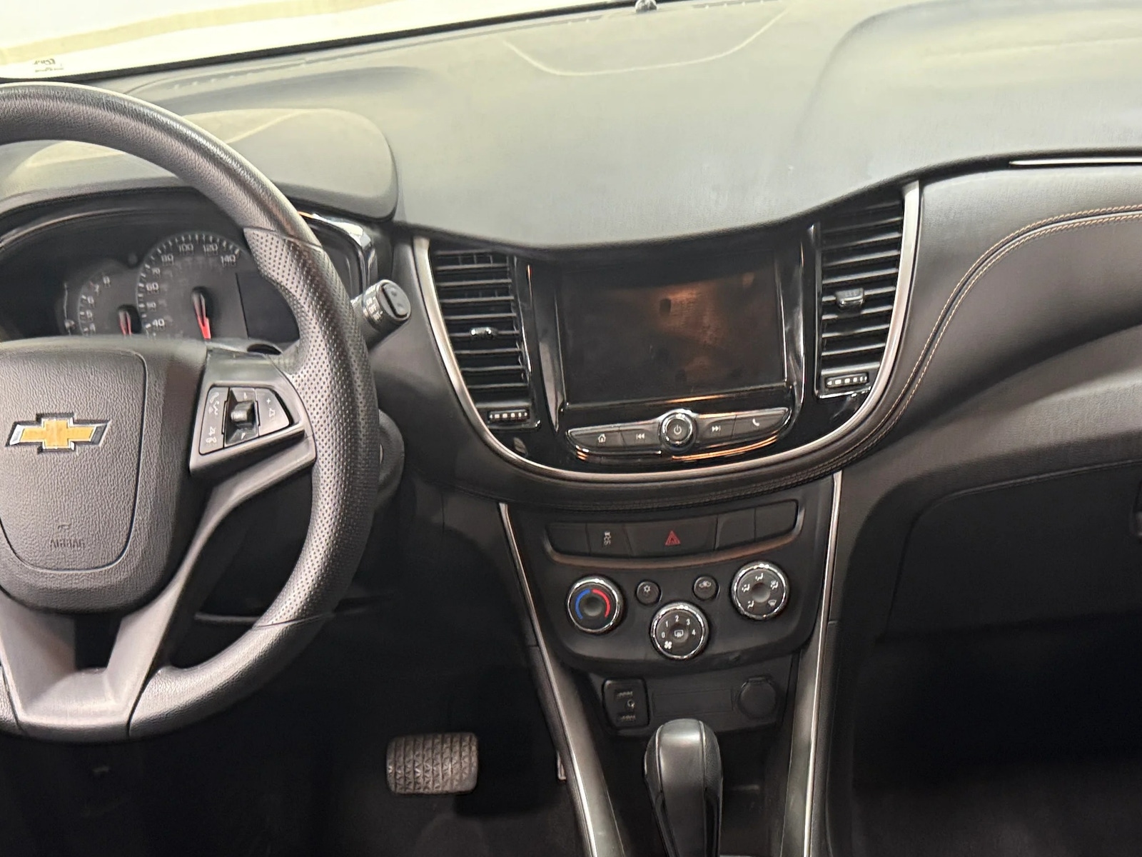 Thumbnail: 2018 Chevrolet Trax - 3
