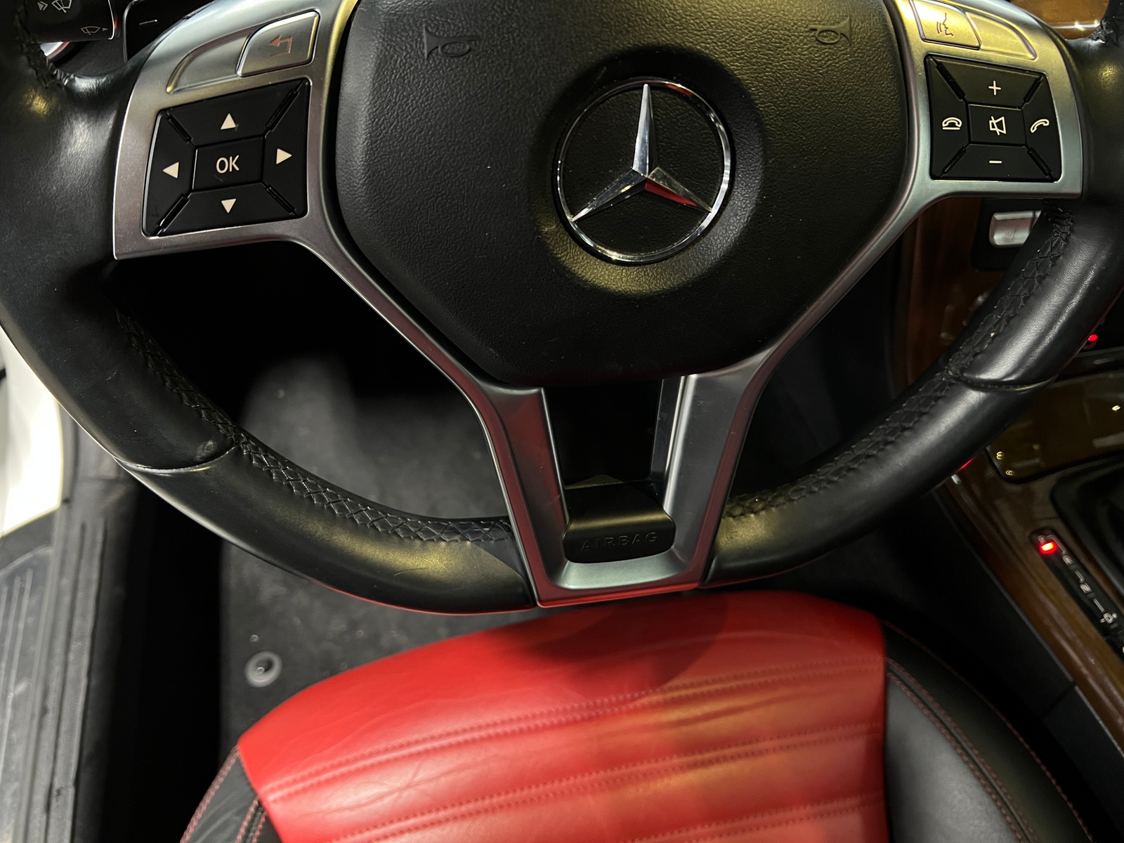 Thumbnail: 2015 Mercedes-Benz SLK - 4