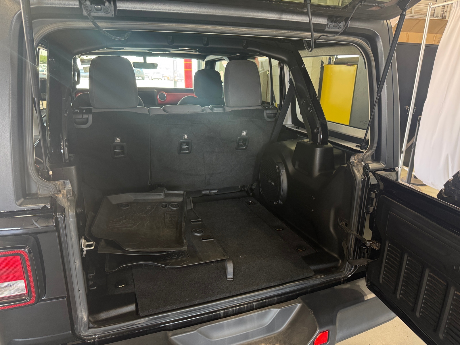 Thumbnail: 2018 Jeep Wrangler - 7