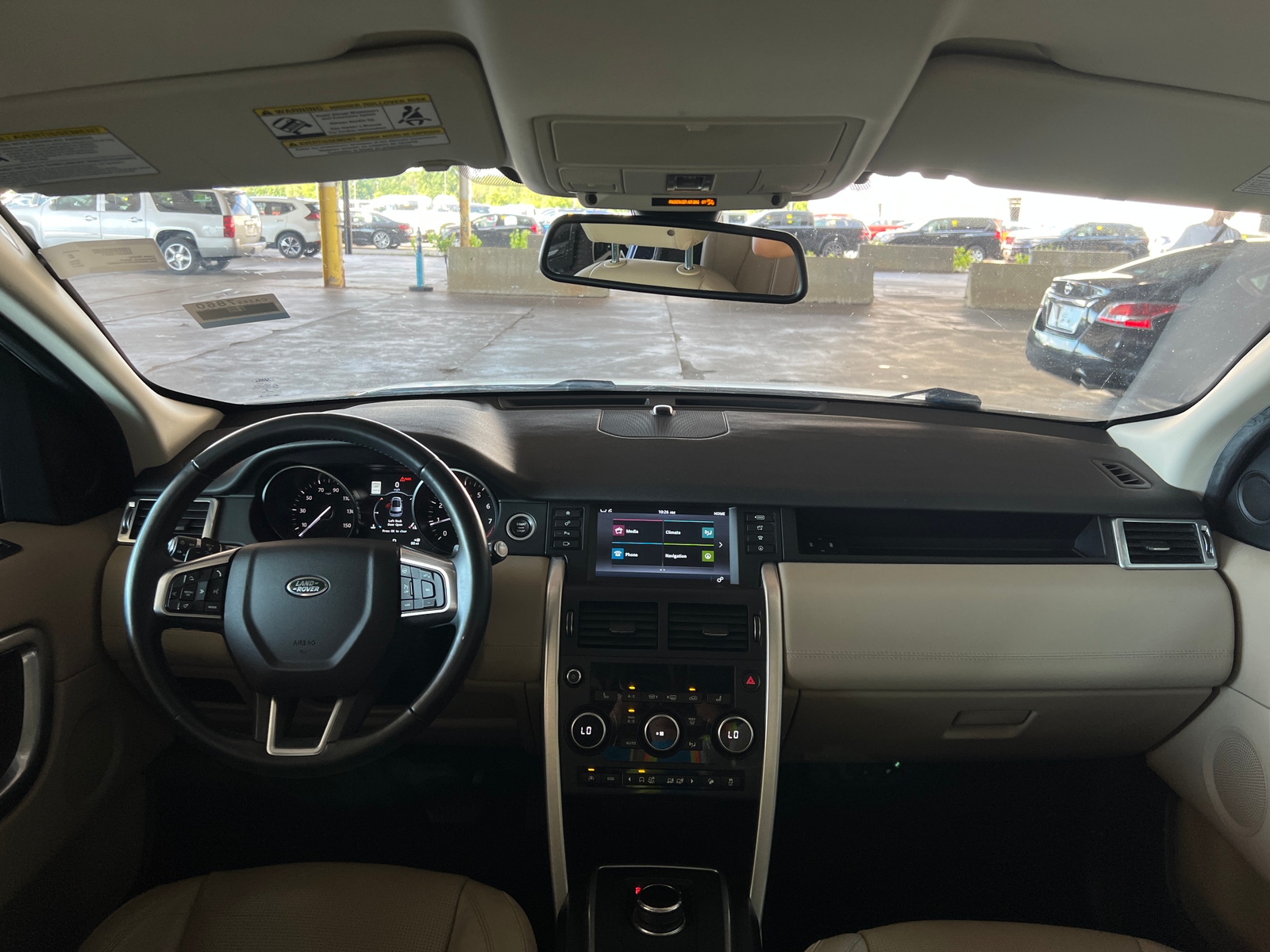 Thumbnail: 2017 Land Rover Discovery Sport - 2