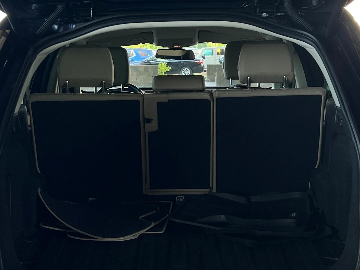 Thumbnail: 2017 Land Rover Discovery Sport - 6