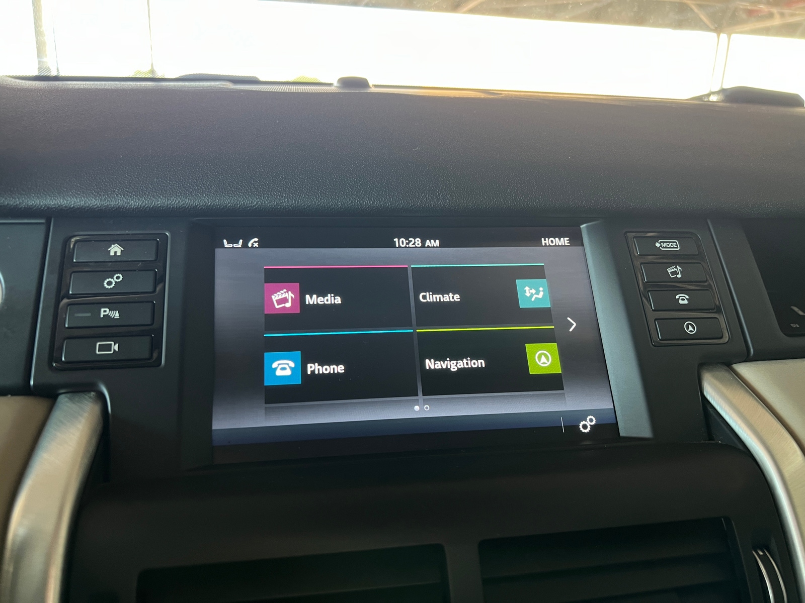 Thumbnail: 2017 Land Rover Discovery Sport - 3