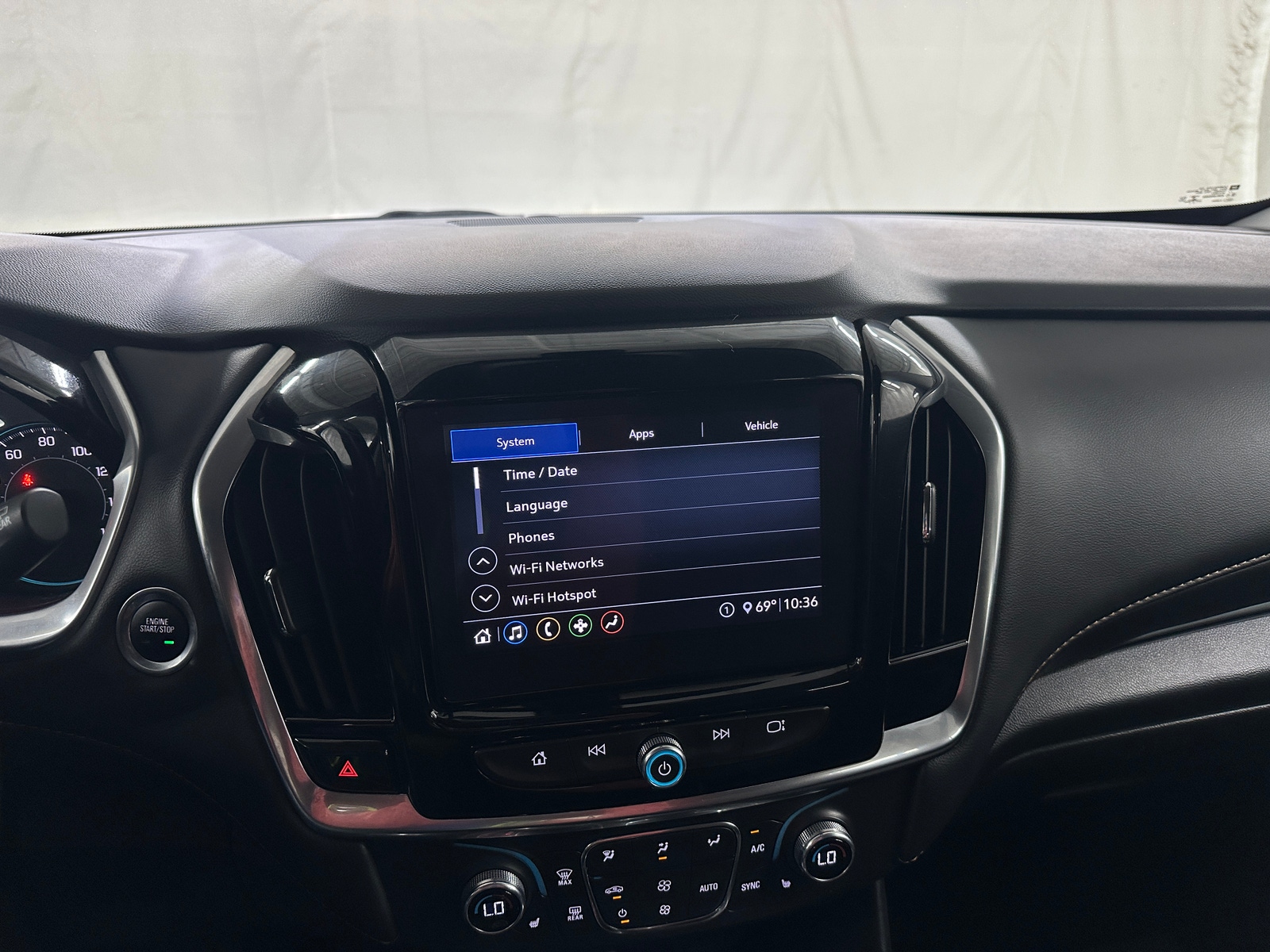 Thumbnail: 2021 Chevrolet Traverse - 4