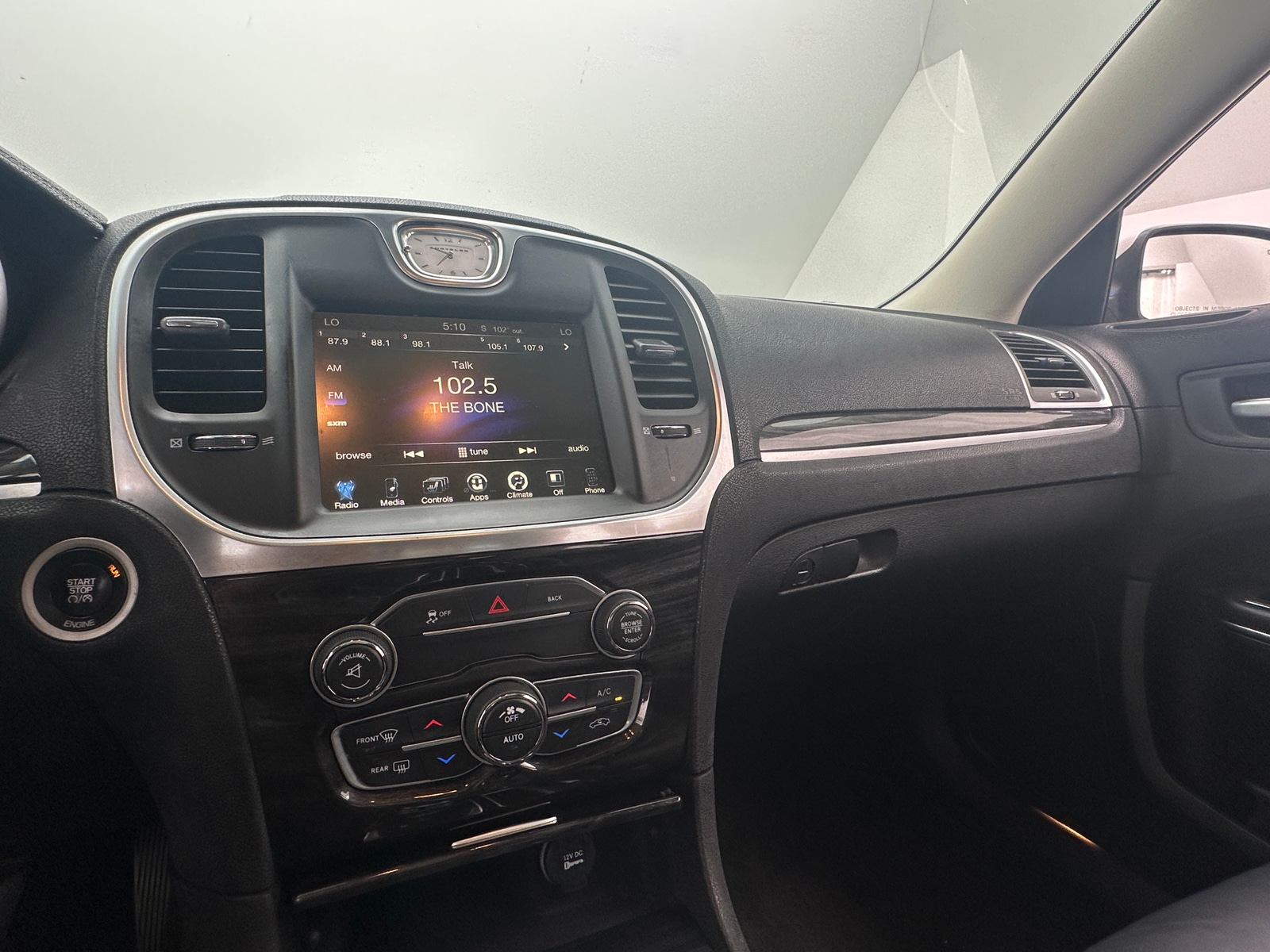 Thumbnail: 2016 Chrysler 300 - 3