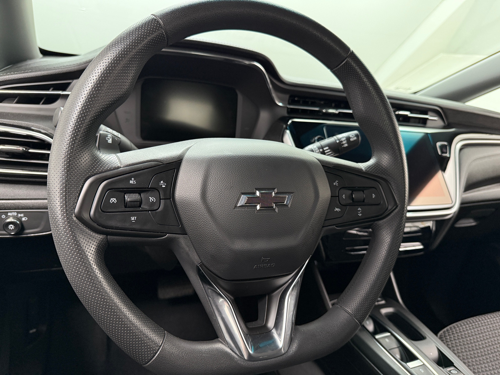 Thumbnail: 2023 Chevrolet Bolt EV - 5