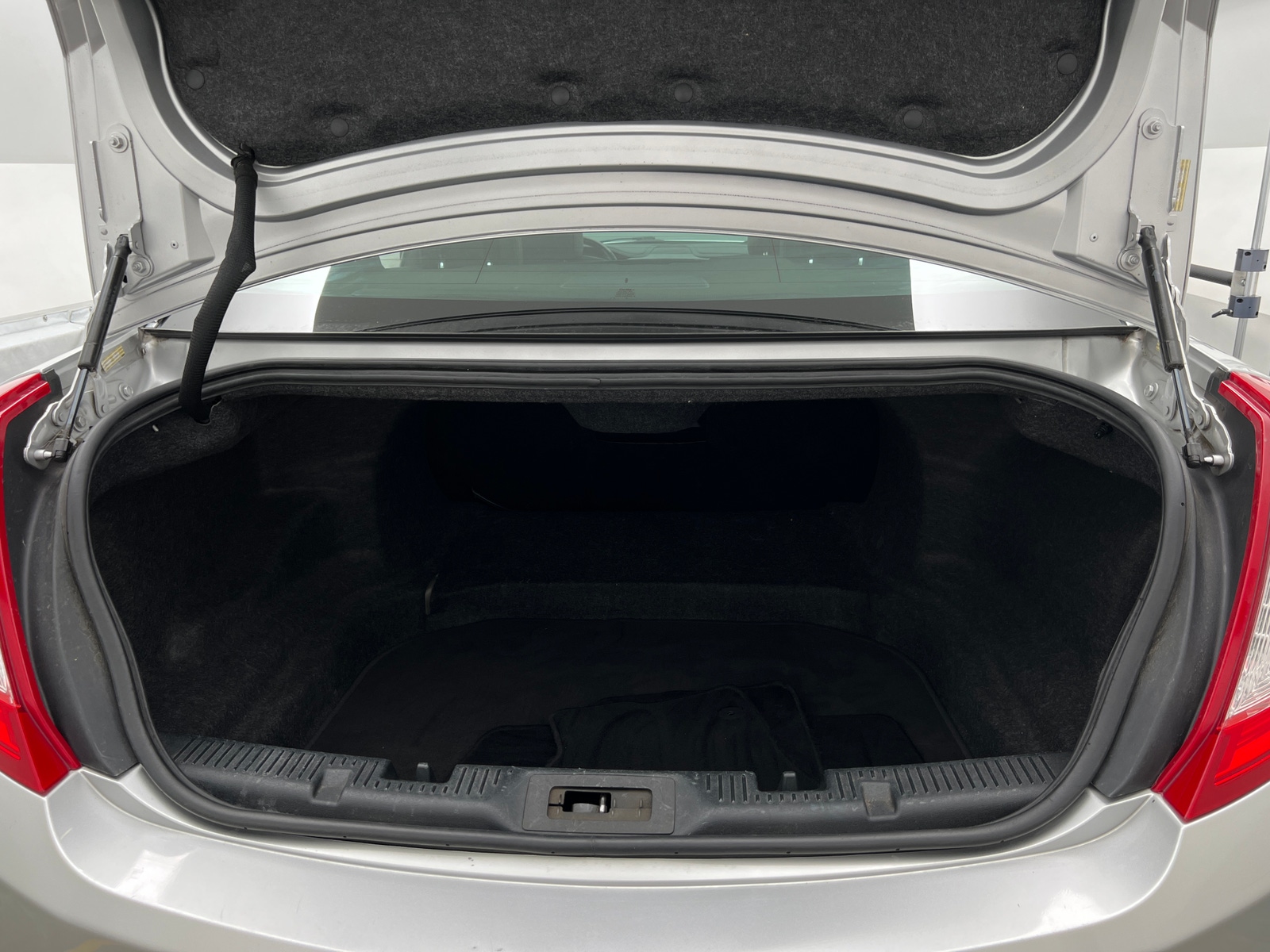 Thumbnail: 2016 Lincoln MKS - 6