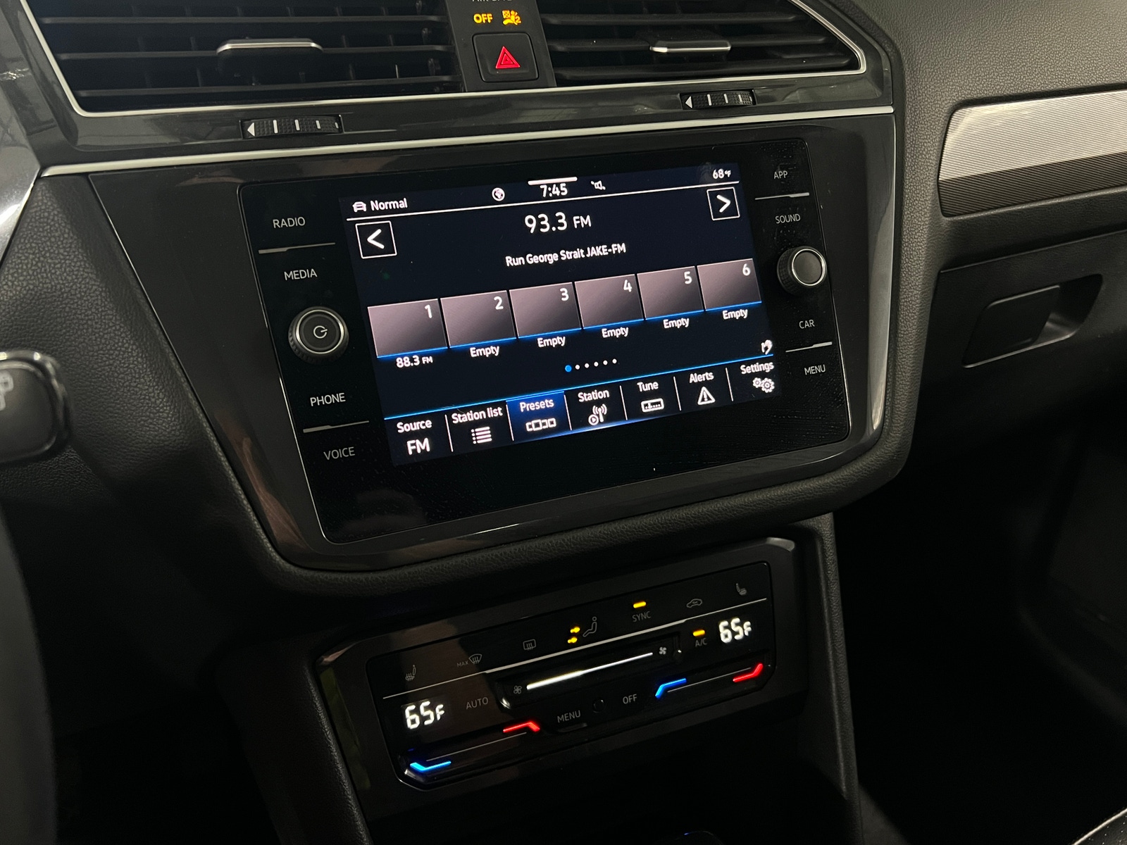 Thumbnail: 2024 Volkswagen Tiguan - 3