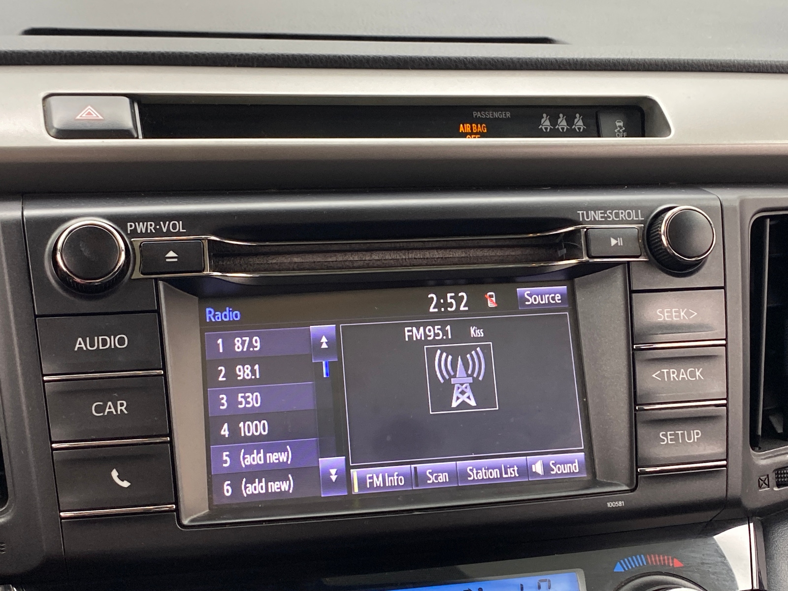 Thumbnail: 2018 Toyota RAV4 - 4
