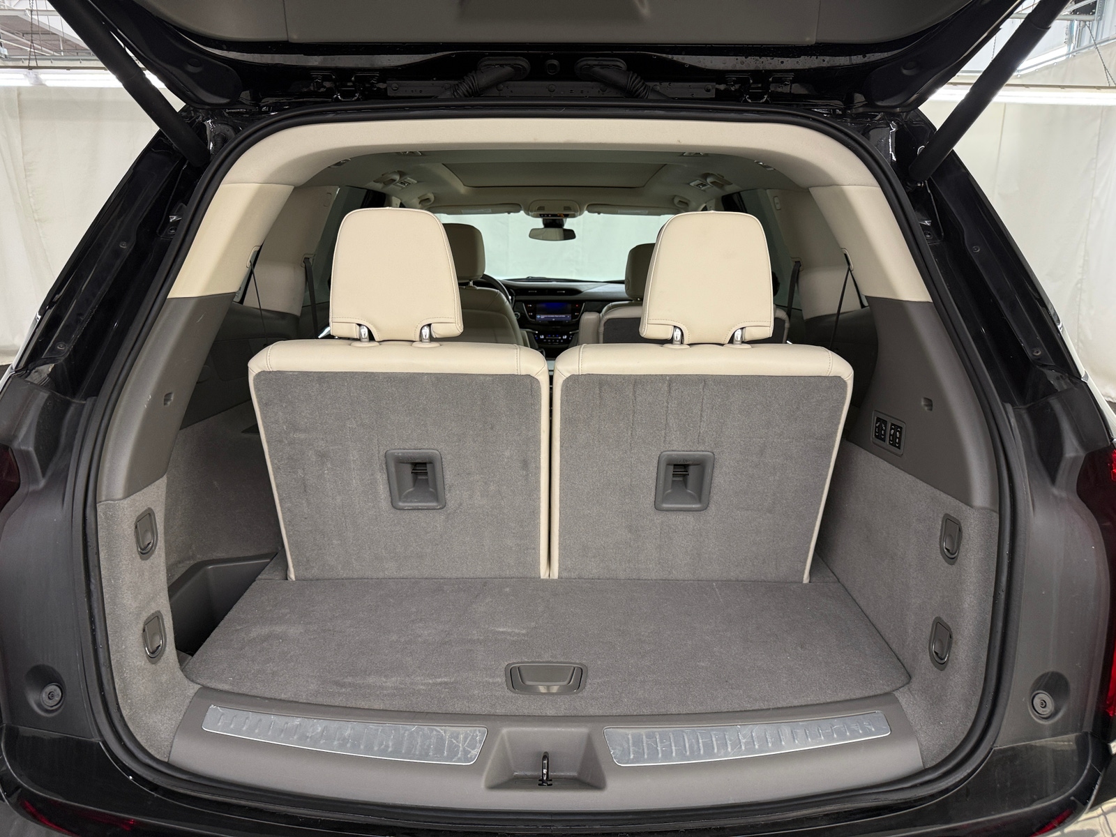 Thumbnail: 2025 Cadillac XT6 - 6