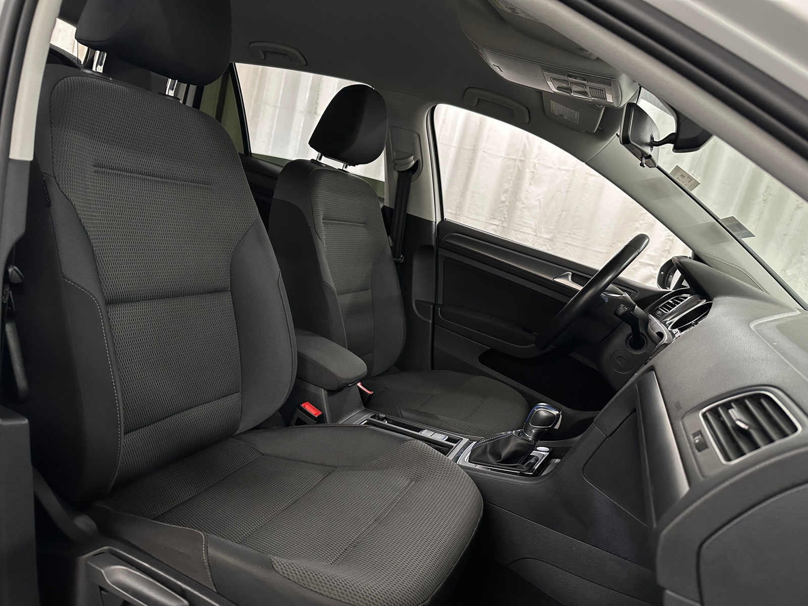 Thumbnail: 2019 Volkswagen e-Golf - 2
