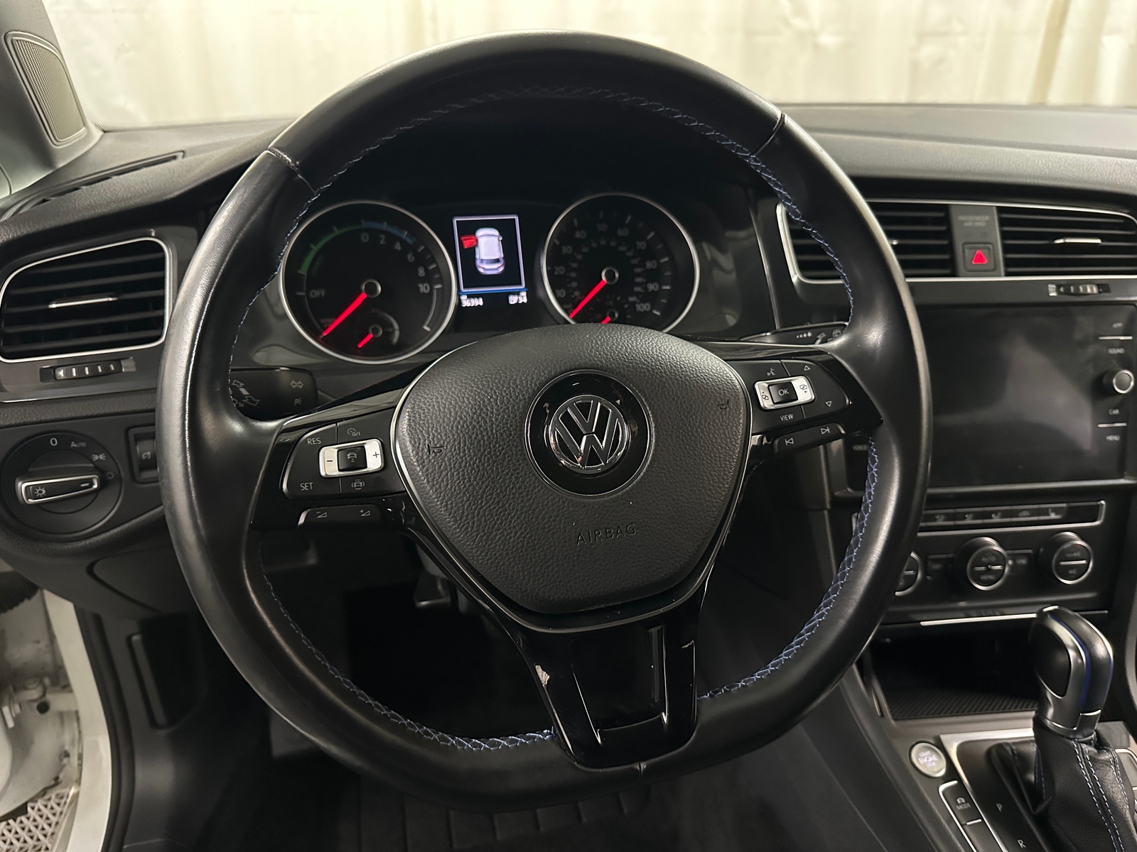 Thumbnail: 2019 Volkswagen e-Golf - 5