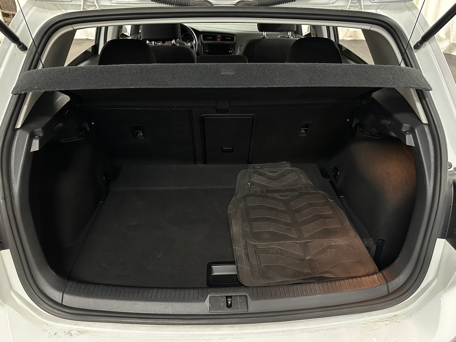 Thumbnail: 2019 Volkswagen e-Golf - 7