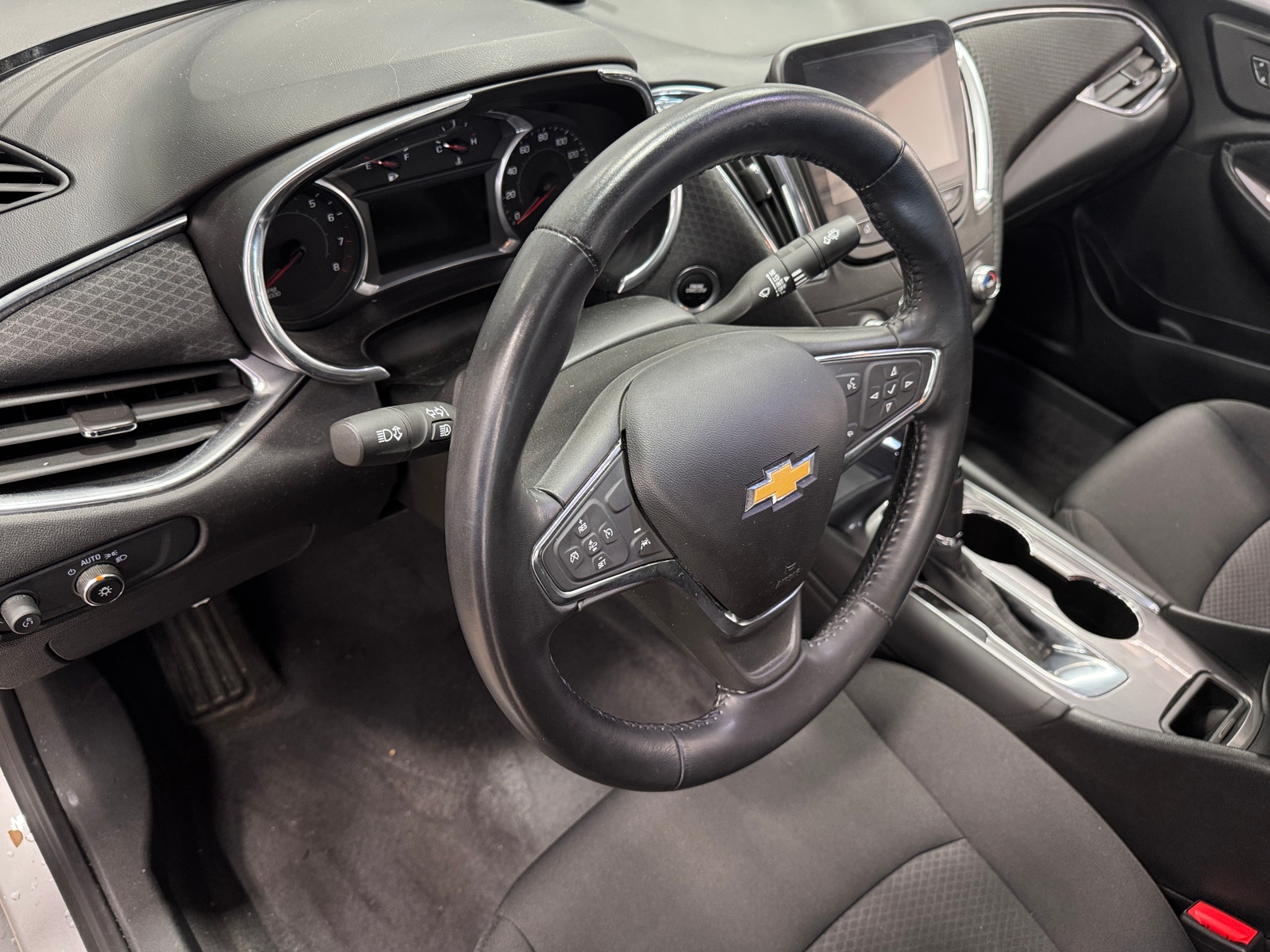 Thumbnail: 2018 Chevrolet Malibu - 3