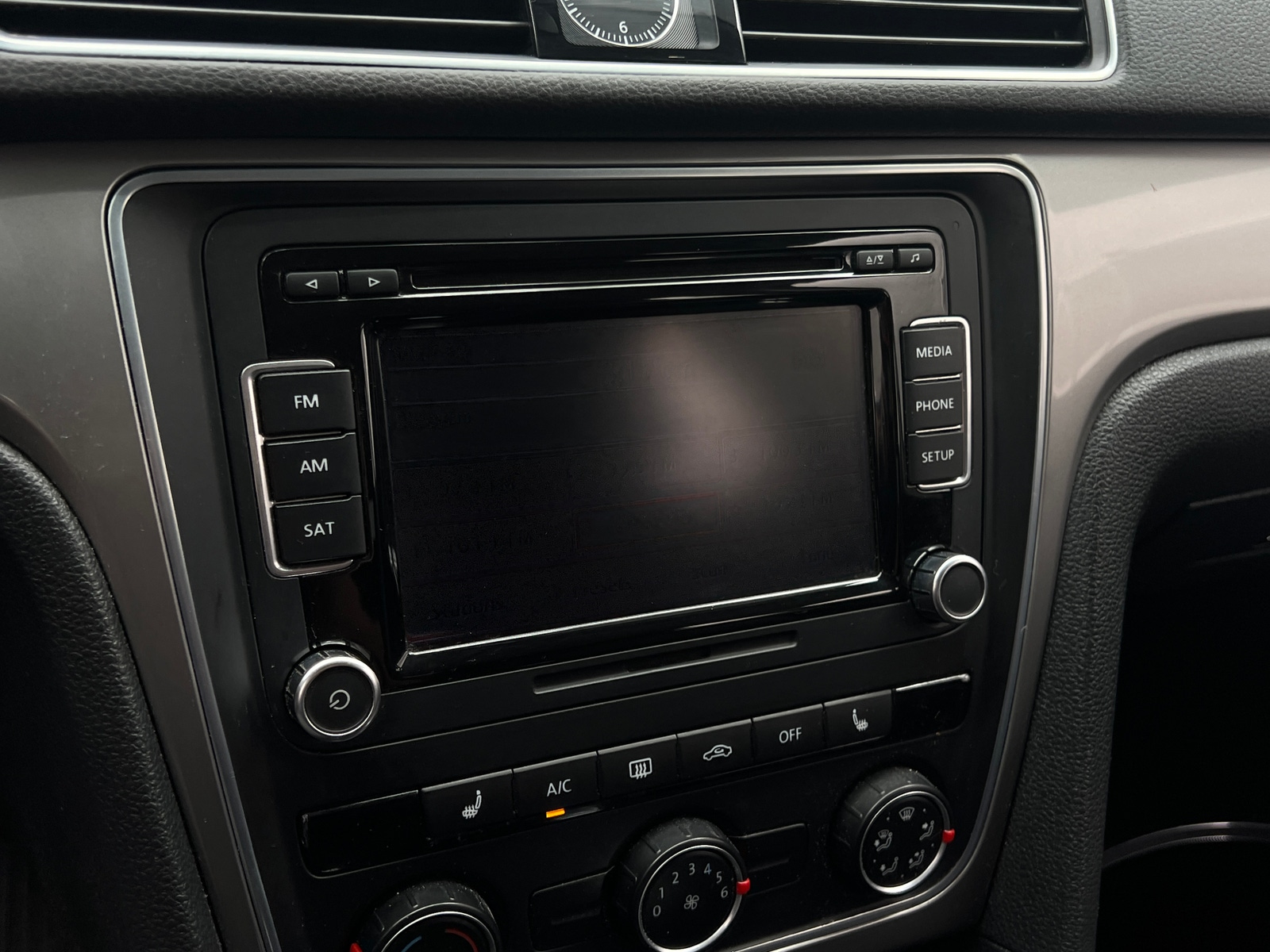 Thumbnail: 2015 Volkswagen Passat - 4