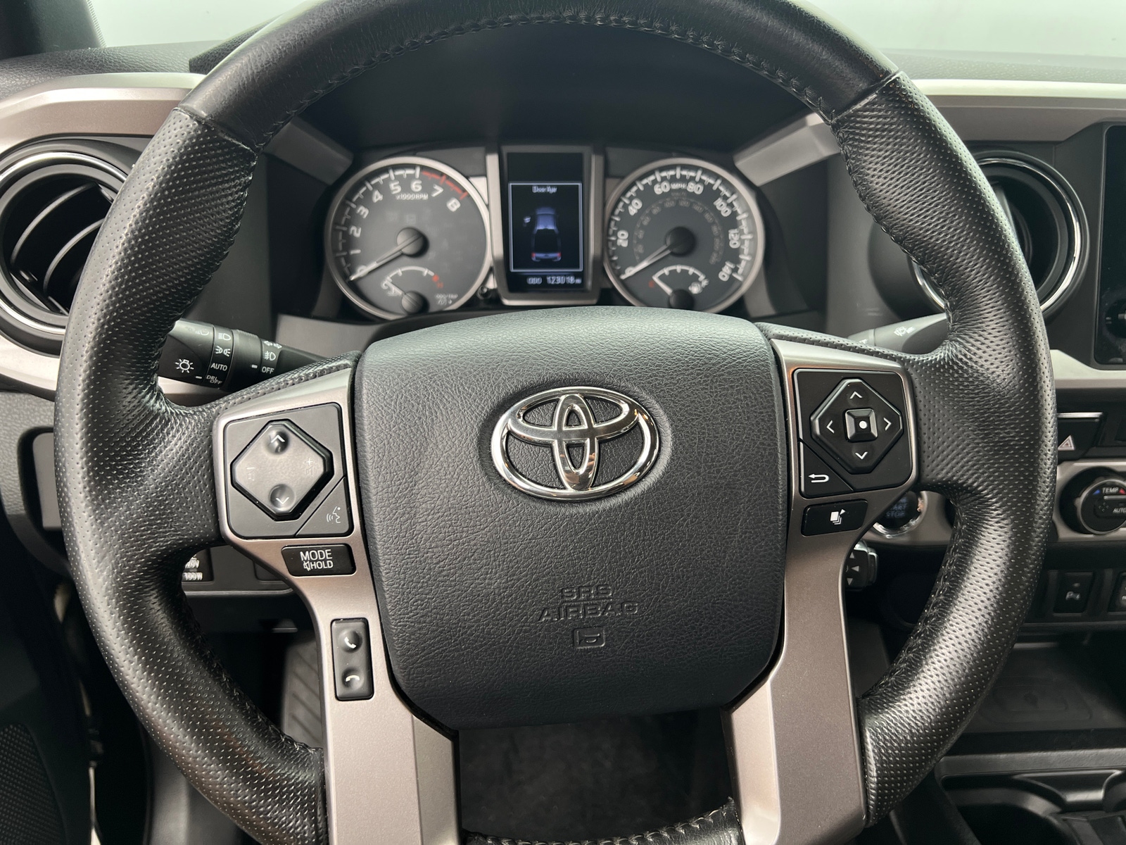 Thumbnail: 2016 Toyota Tacoma - 4