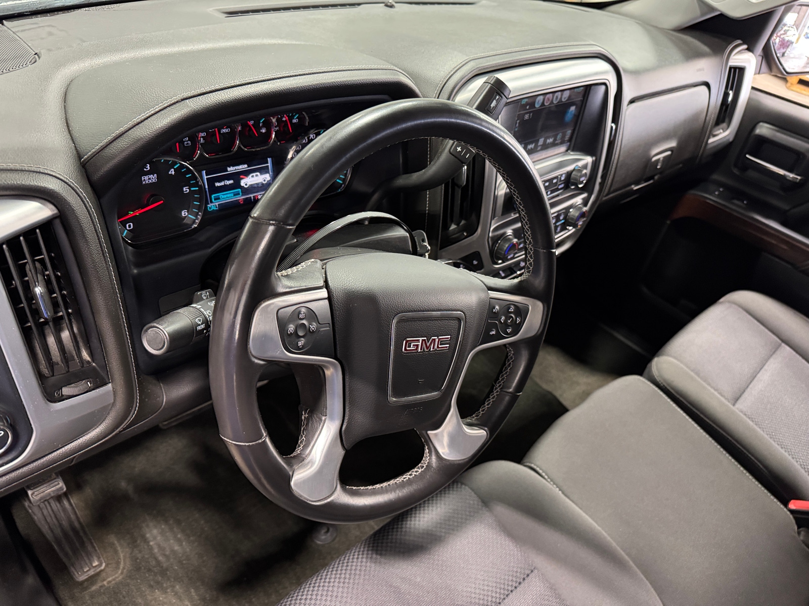 Thumbnail: 2017 GMC Sierra 1500 - 3