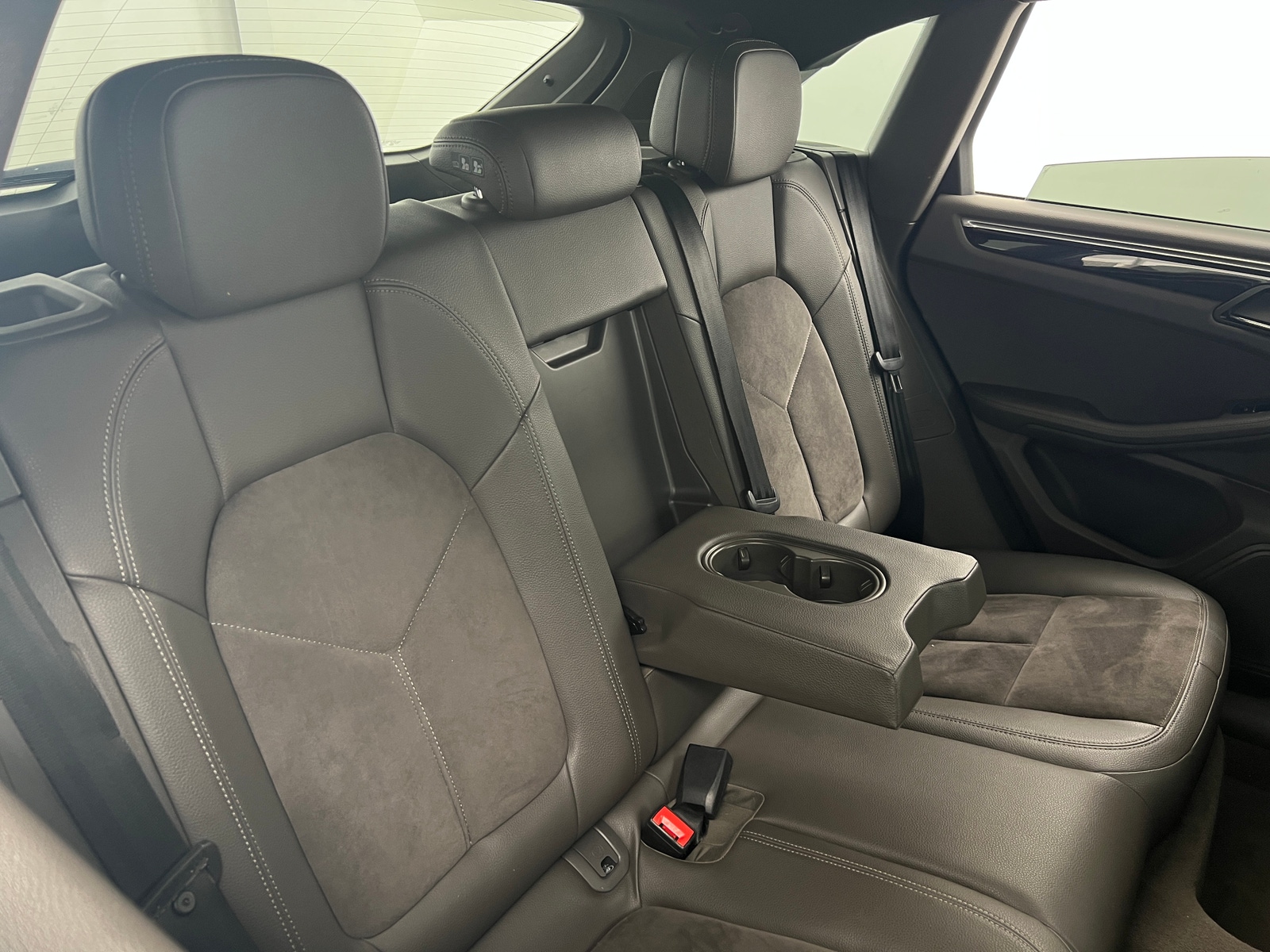 Thumbnail: 2017 Porsche Macan - 5