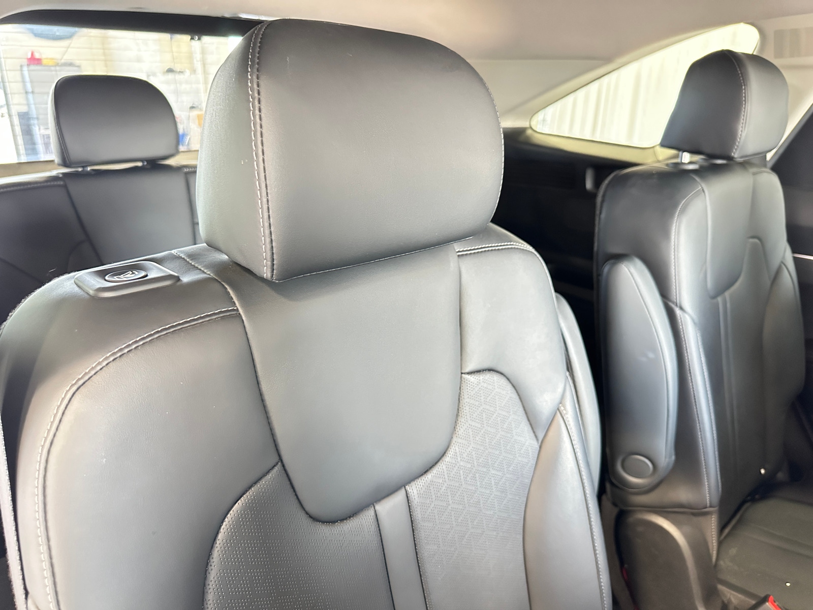 Thumbnail: 2022 Kia Sorento - 5