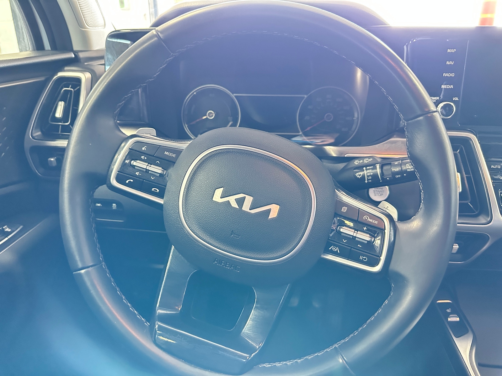Thumbnail: 2022 Kia Sorento - 4