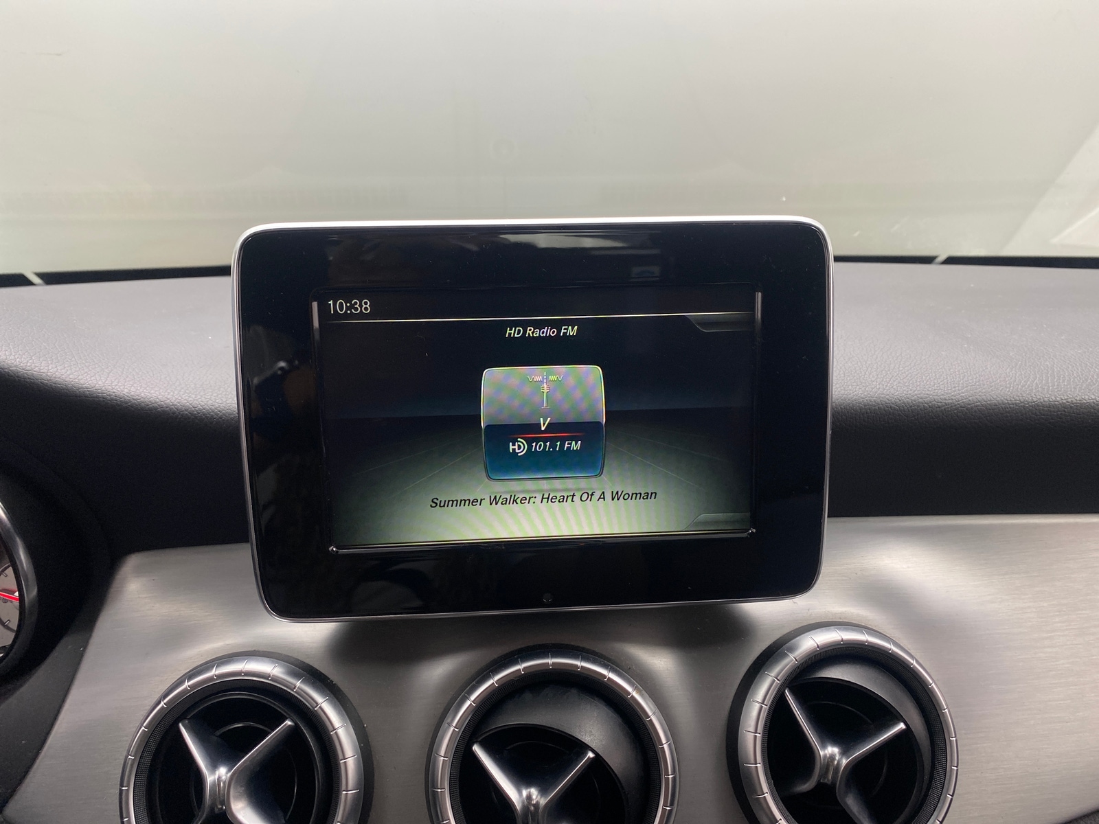 Thumbnail: 2015 Mercedes-Benz CLA - 2