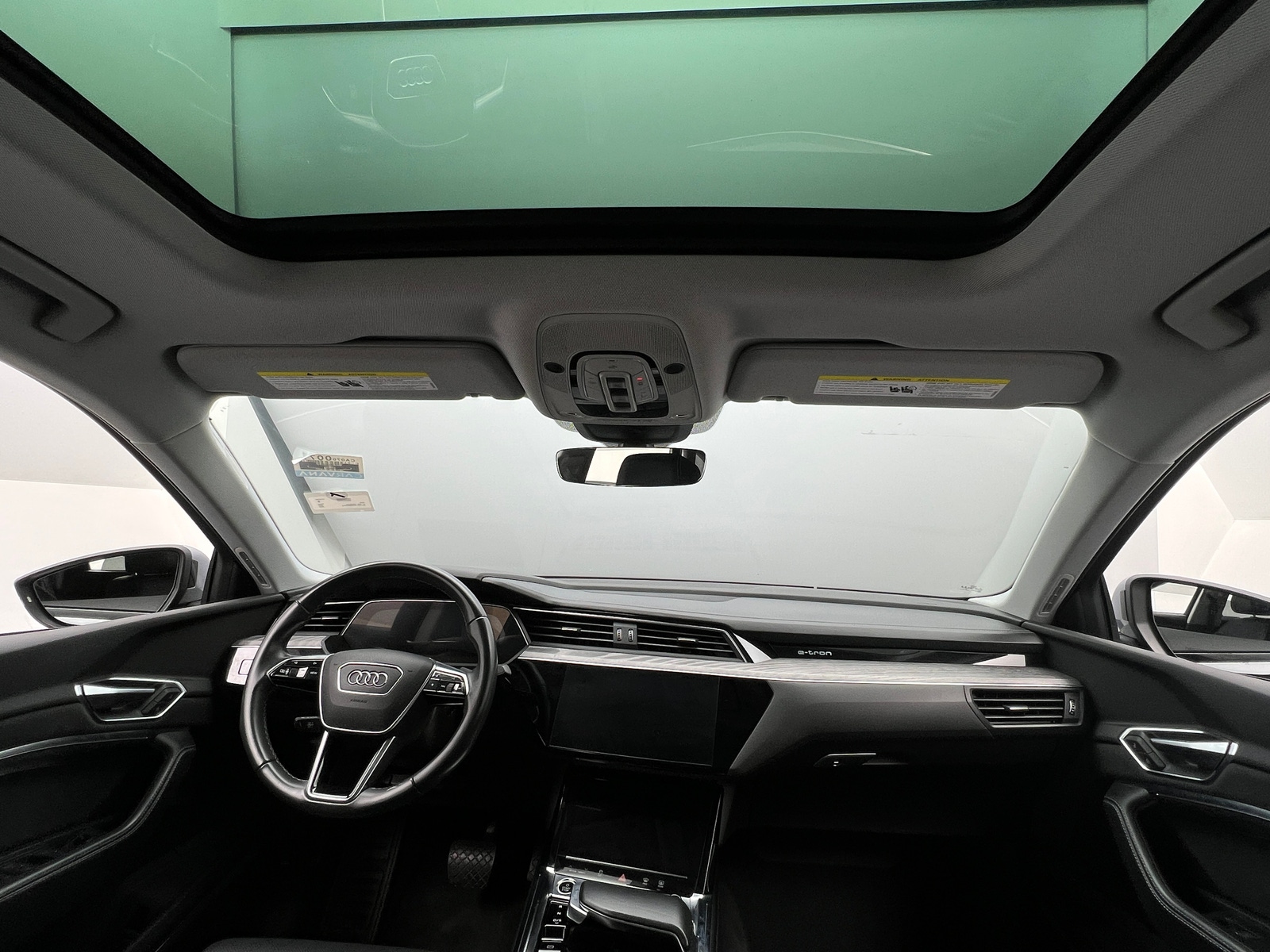 Thumbnail: 2022 Audi e-tron S - 2
