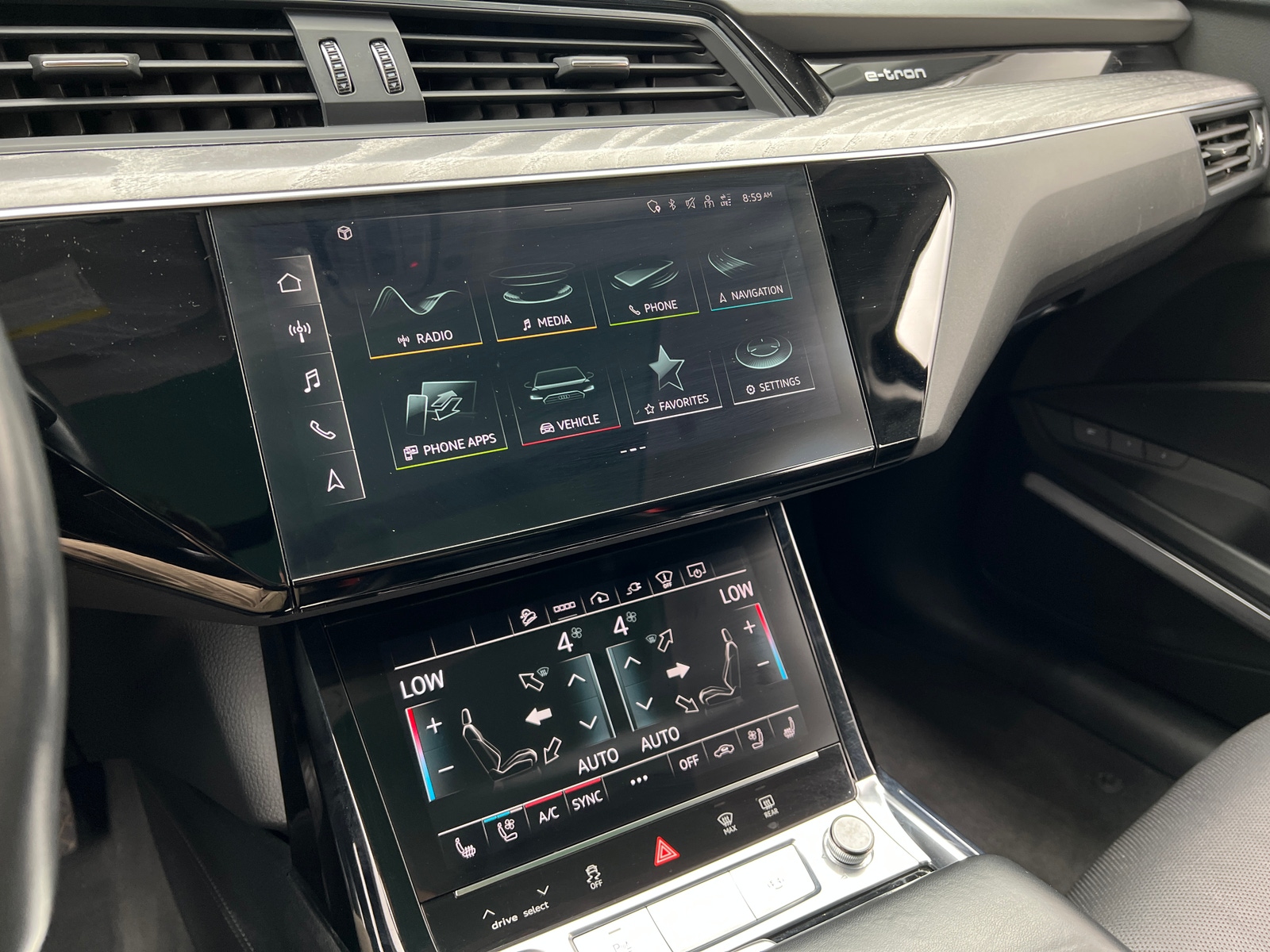 Thumbnail: 2022 Audi e-tron S - 3