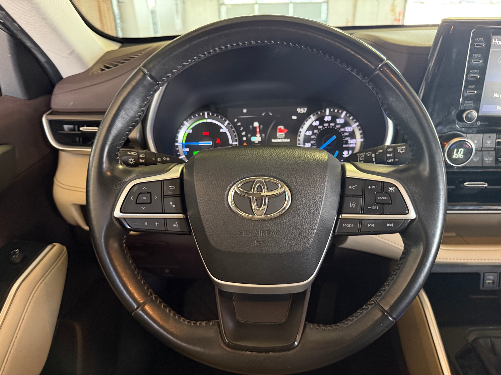 Thumbnail: 2022 Toyota Highlander - 4