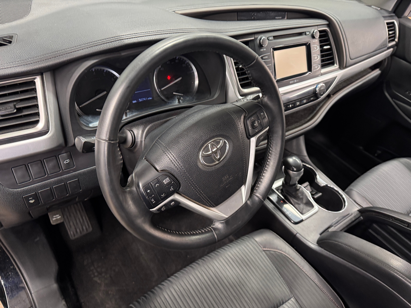 Thumbnail: 2015 Toyota Highlander - 3