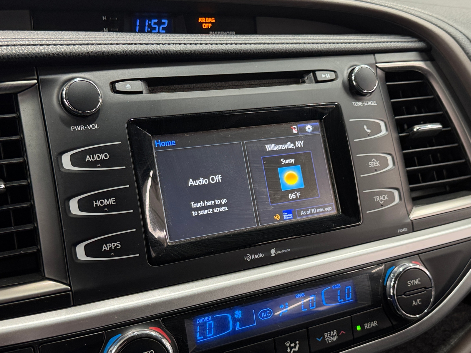 Thumbnail: 2015 Toyota Highlander - 4