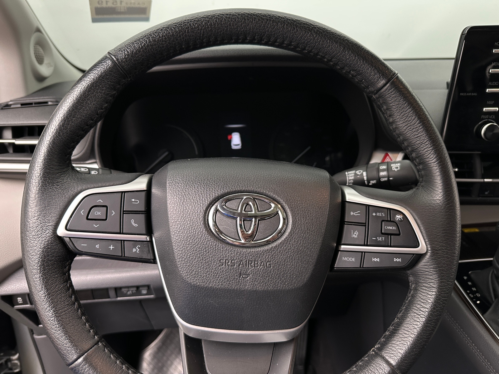 Thumbnail: 2023 Toyota Sienna - 4