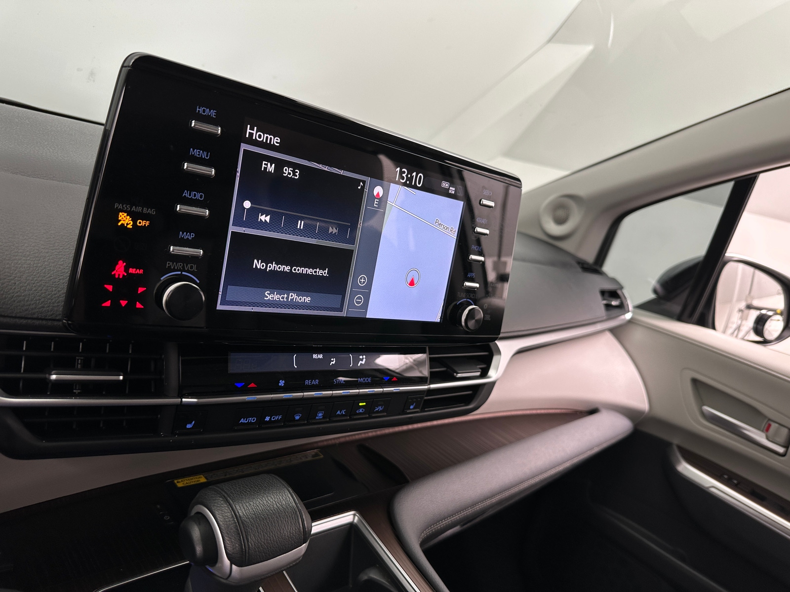 Thumbnail: 2023 Toyota Sienna - 3