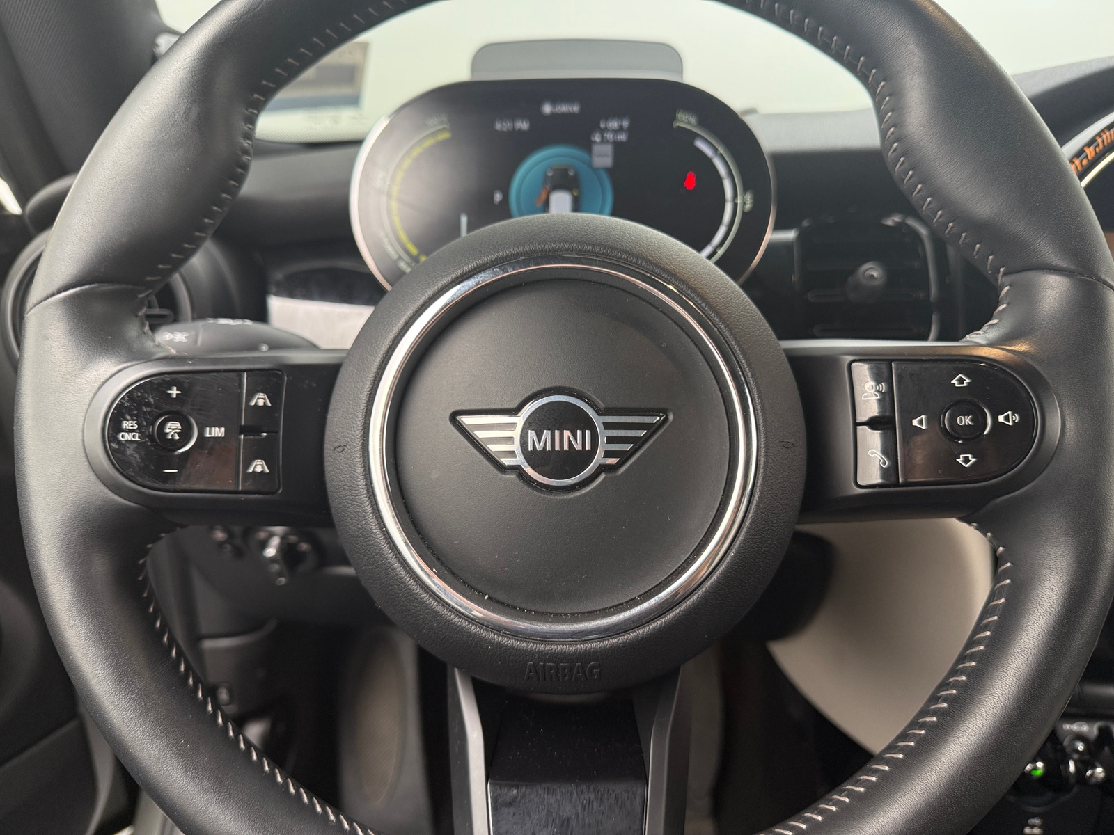 Thumbnail: 2022 MINI Cooper Hardtop - 4