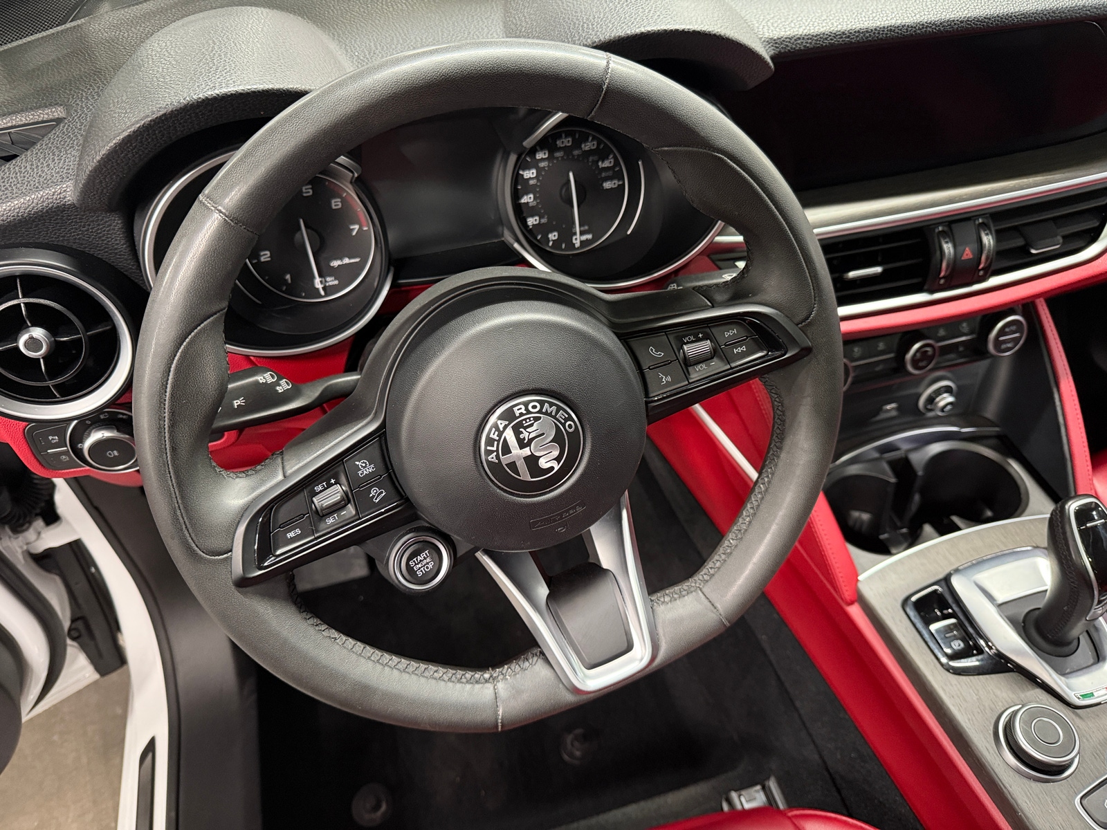Thumbnail: 2021 Alfa Romeo Stelvio - 4