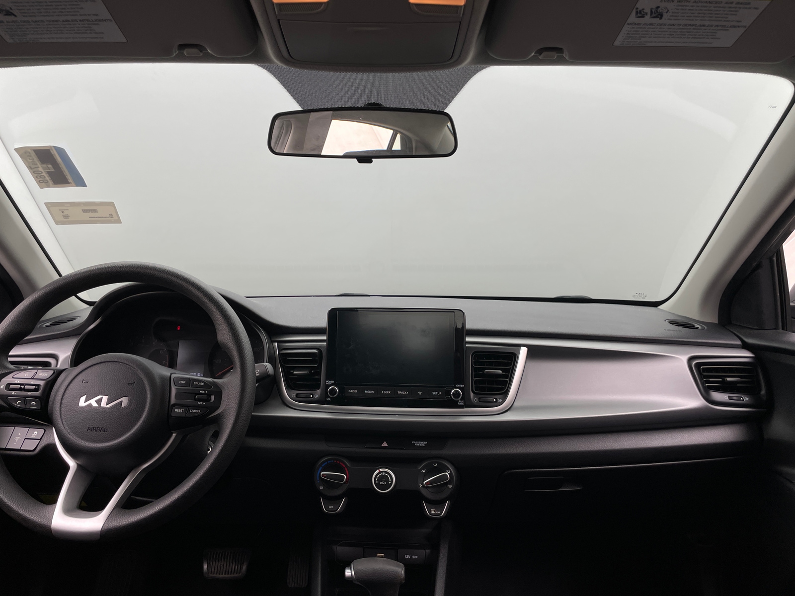 Thumbnail: 2022 Kia Rio - 3