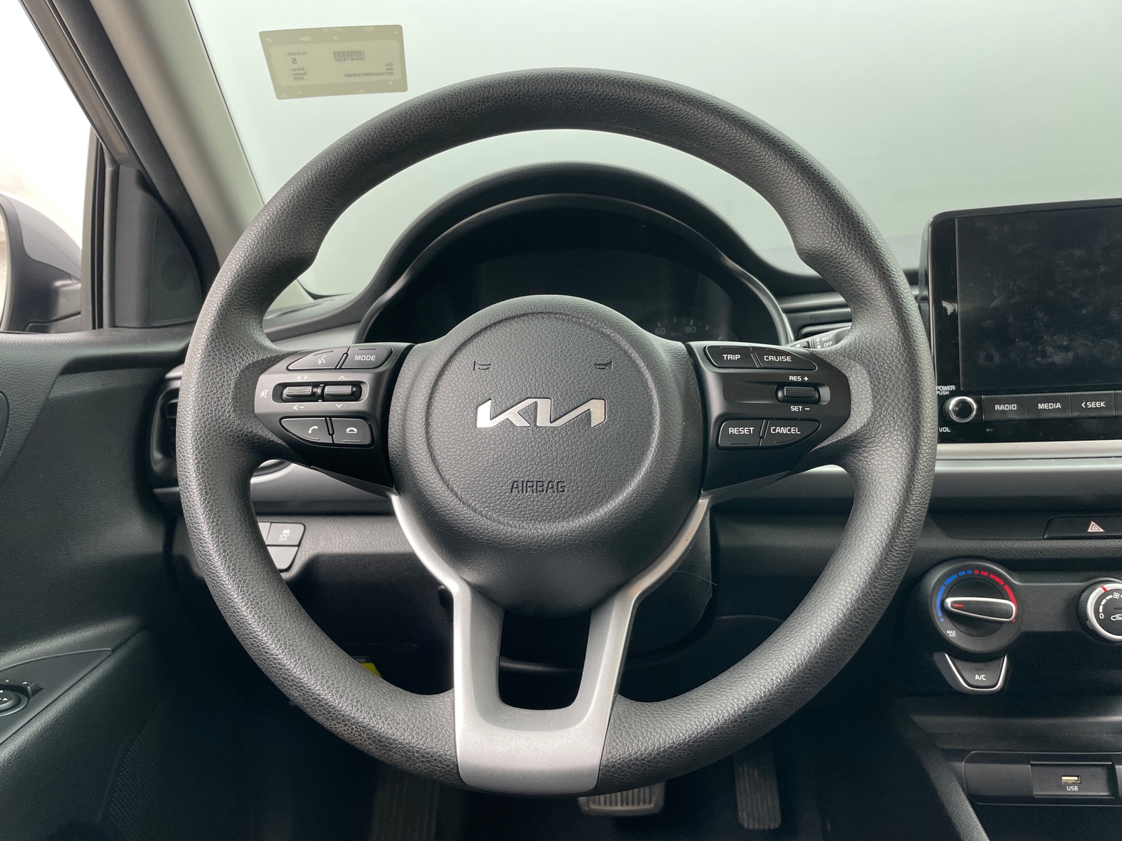 Thumbnail: 2022 Kia Rio - 5