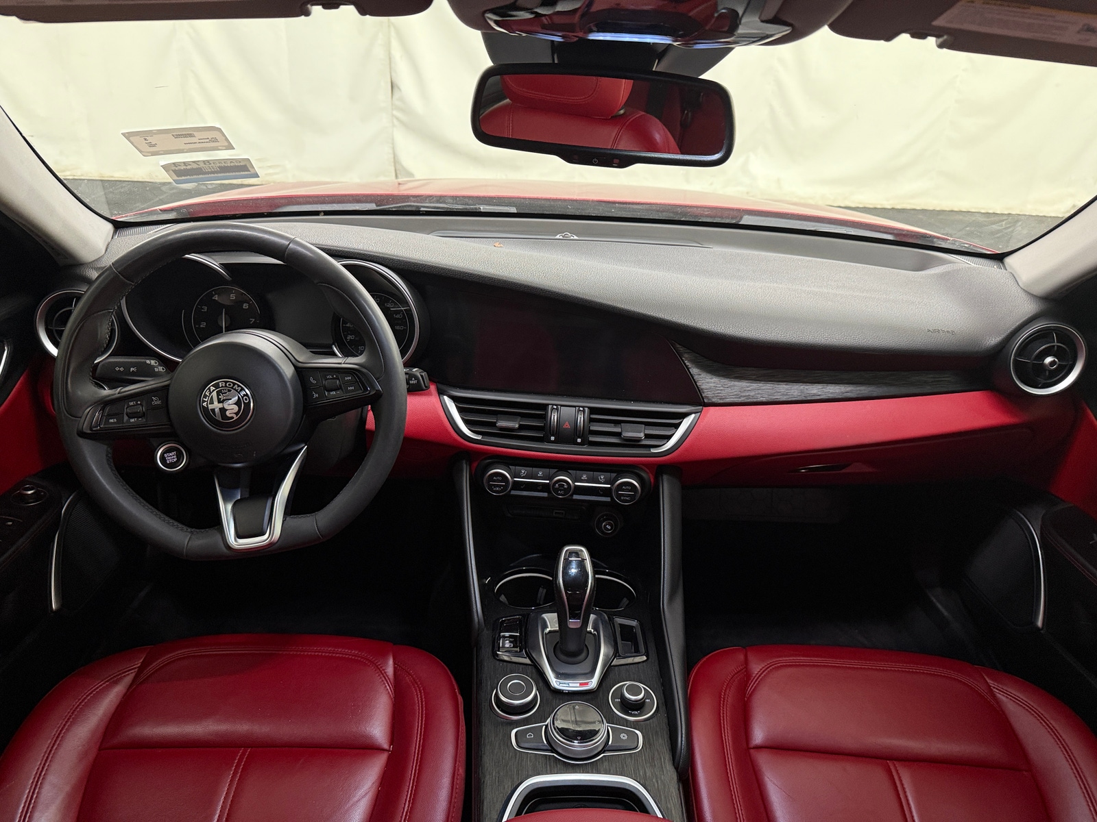 Thumbnail: 2020 Alfa Romeo Giulia - 2