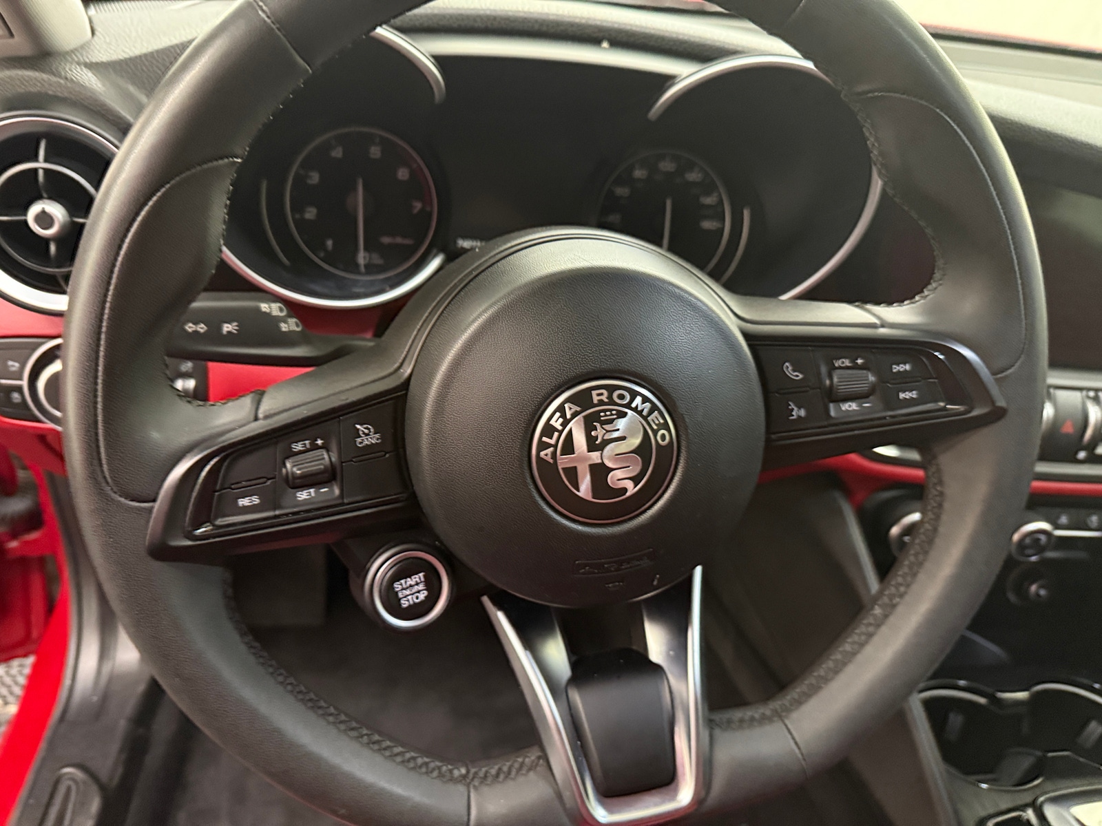 Thumbnail: 2020 Alfa Romeo Giulia - 4