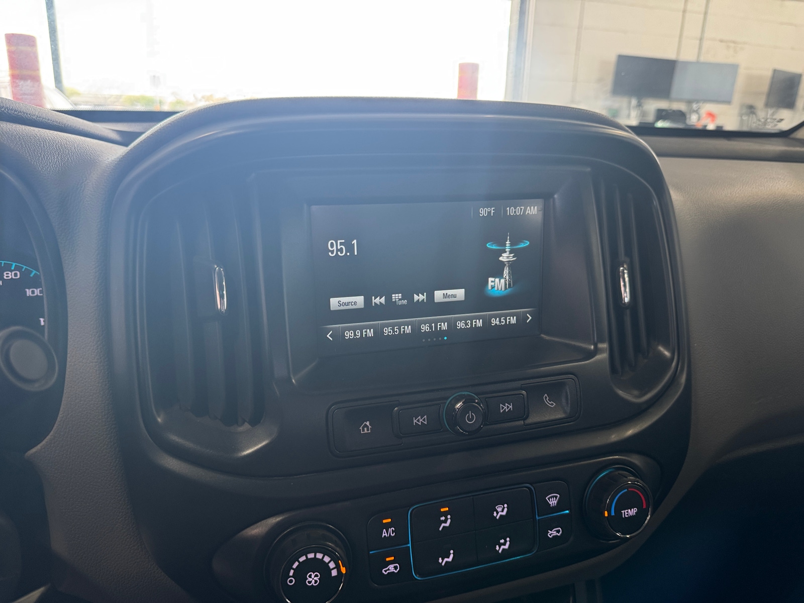 Thumbnail: 2018 Chevrolet Colorado - 4
