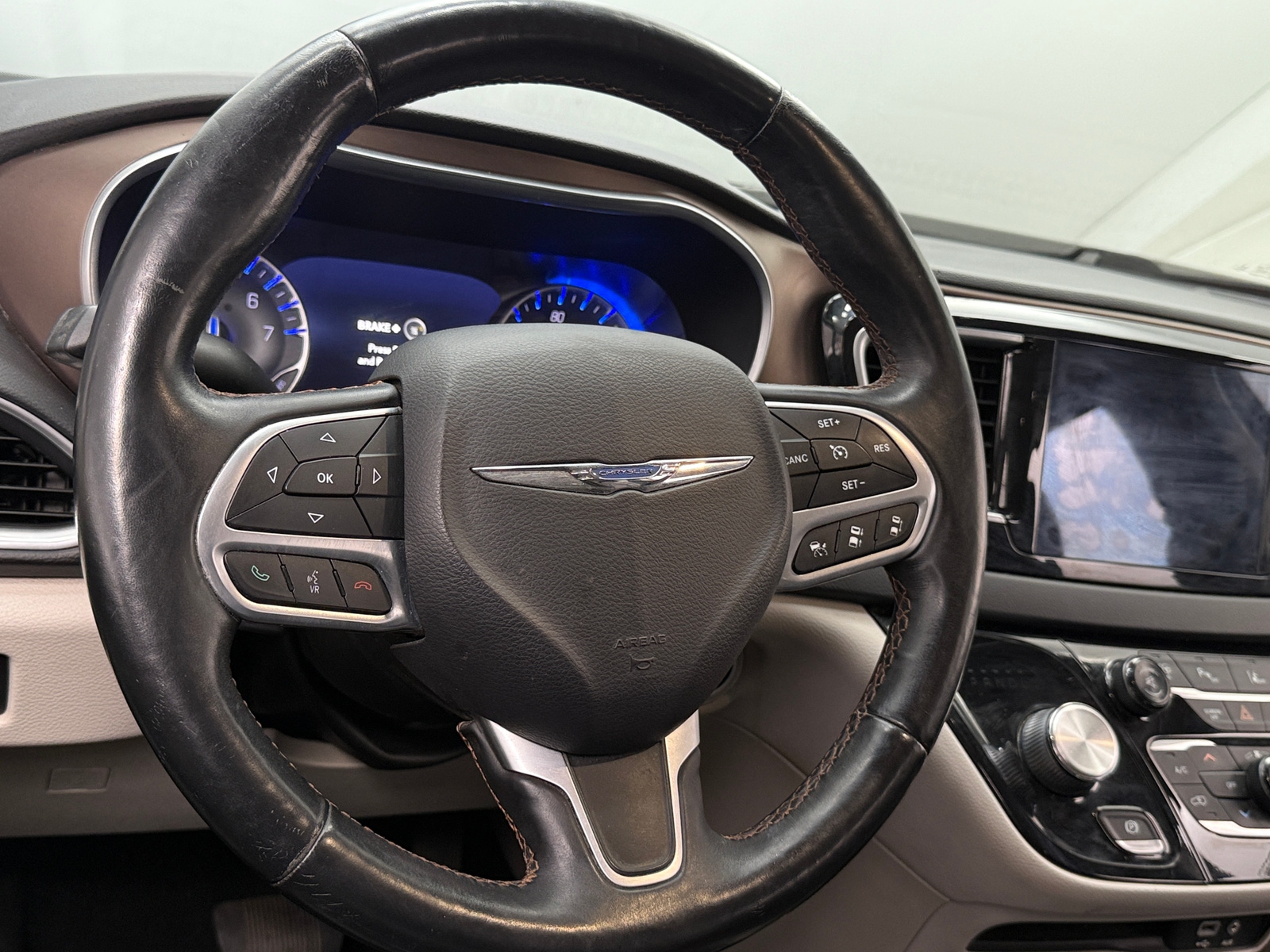 Thumbnail: 2017 Chrysler Pacifica - 4