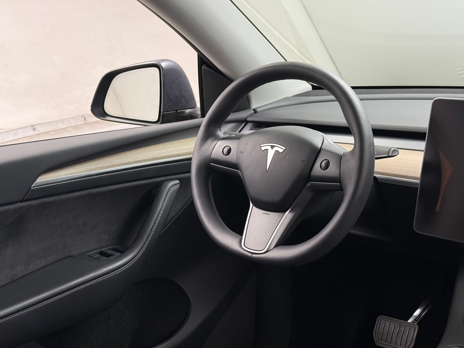 Thumbnail: 2023 Tesla Model Y - 4
