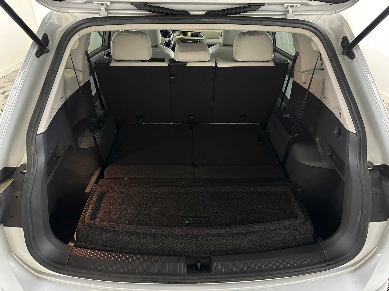 Thumbnail: 2018 Volkswagen Tiguan - 6