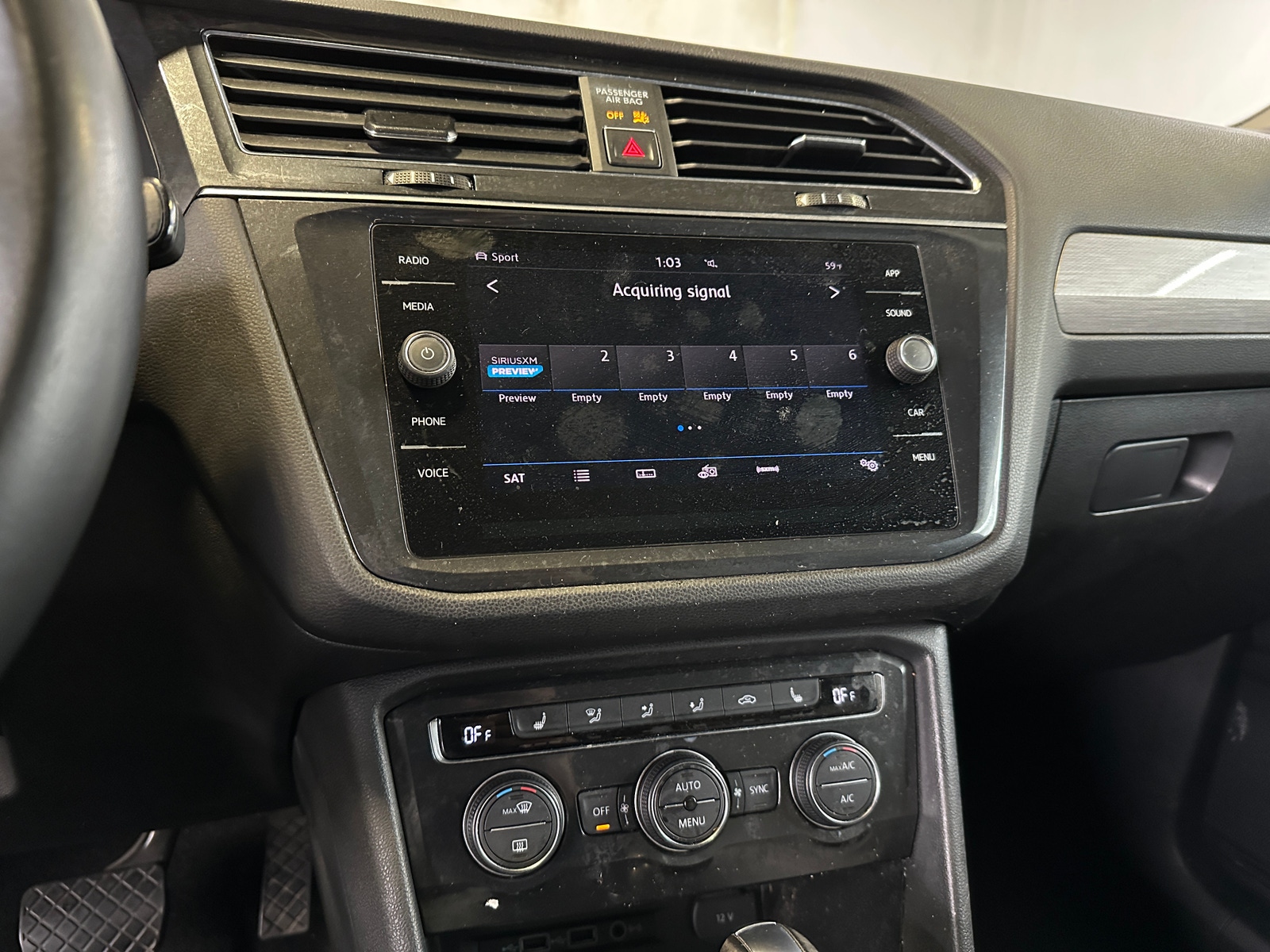 Thumbnail: 2018 Volkswagen Tiguan - 3